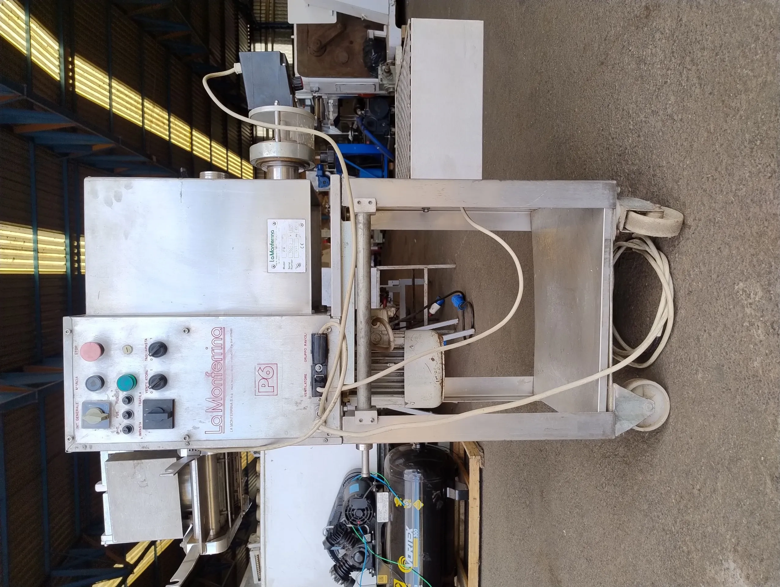 extrusora-de-massas-marca-la-monferrina-capacidade-de-ate-18-kg-h