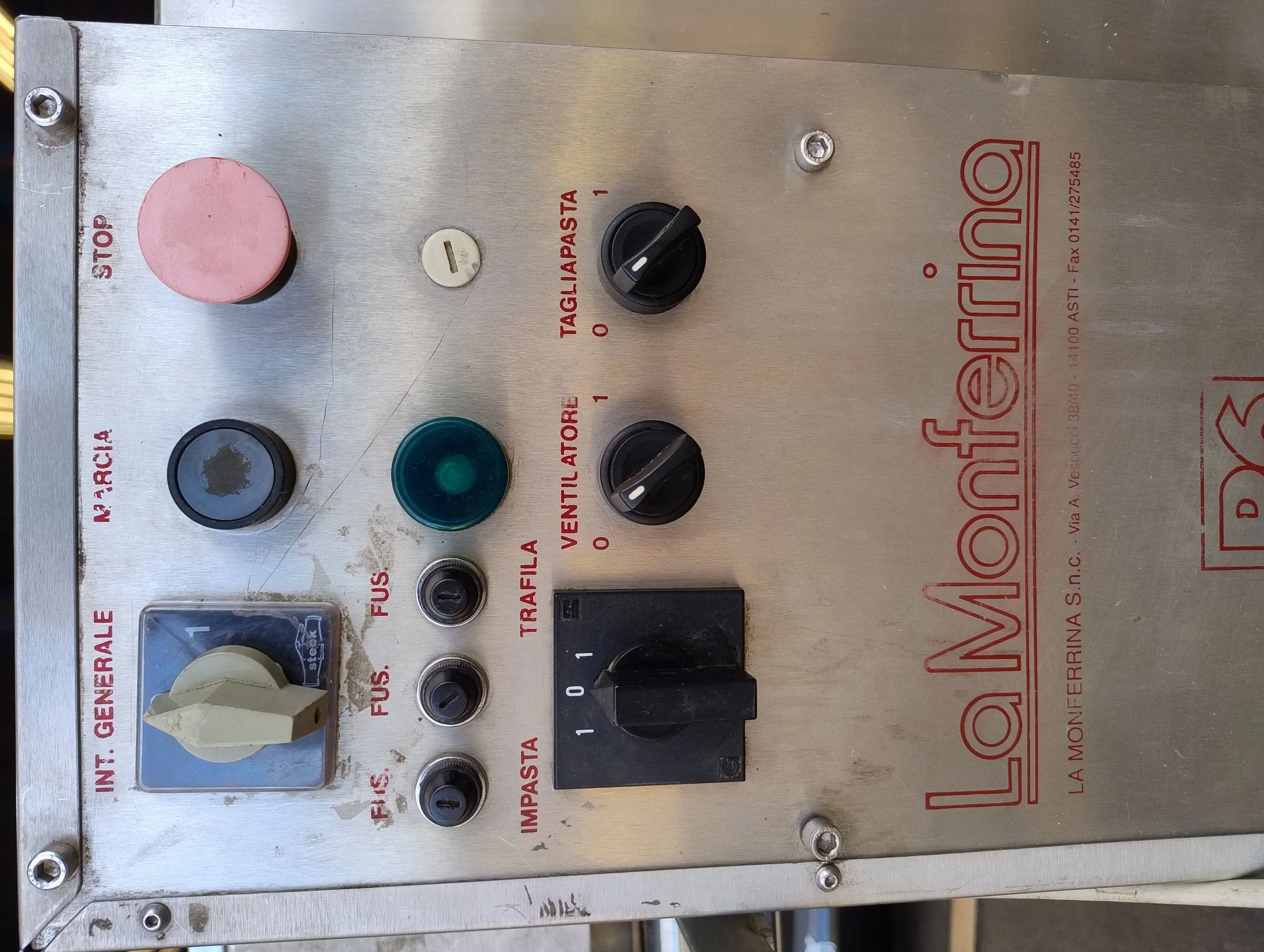 extrusora-de-massas-marca-la-monferrina-capacidade-de-ate-18-kg-h