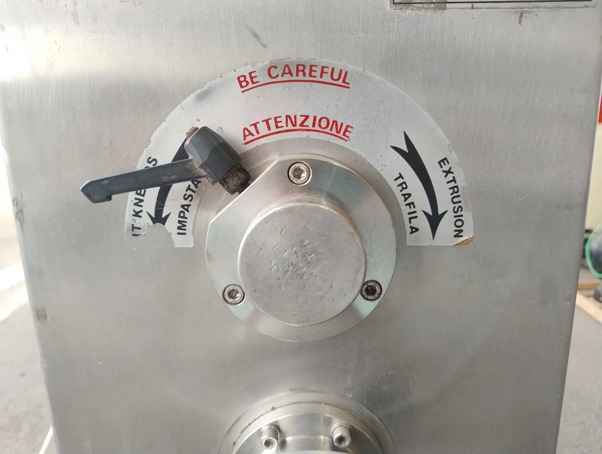 extrusora-de-massas-marca-la-monferrina-capacidade-de-ate-18-kg-h