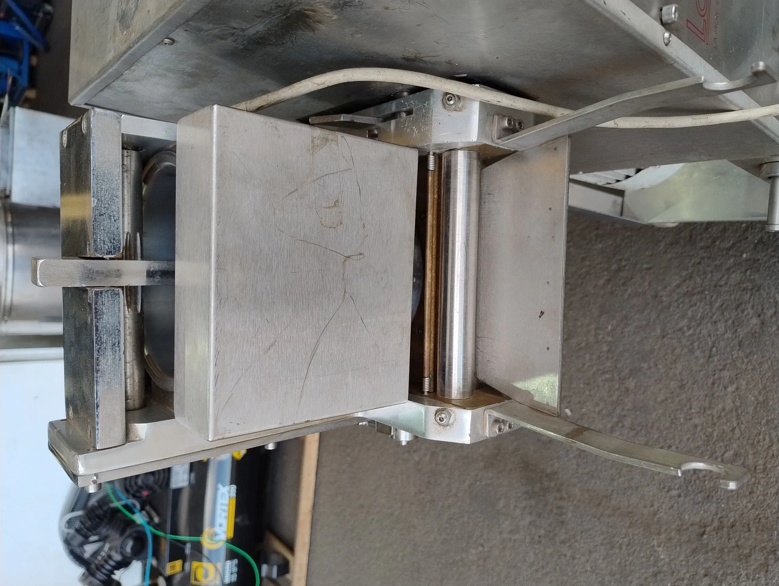 extrusora-de-massas-marca-la-monferrina-capacidade-de-ate-18-kg-h