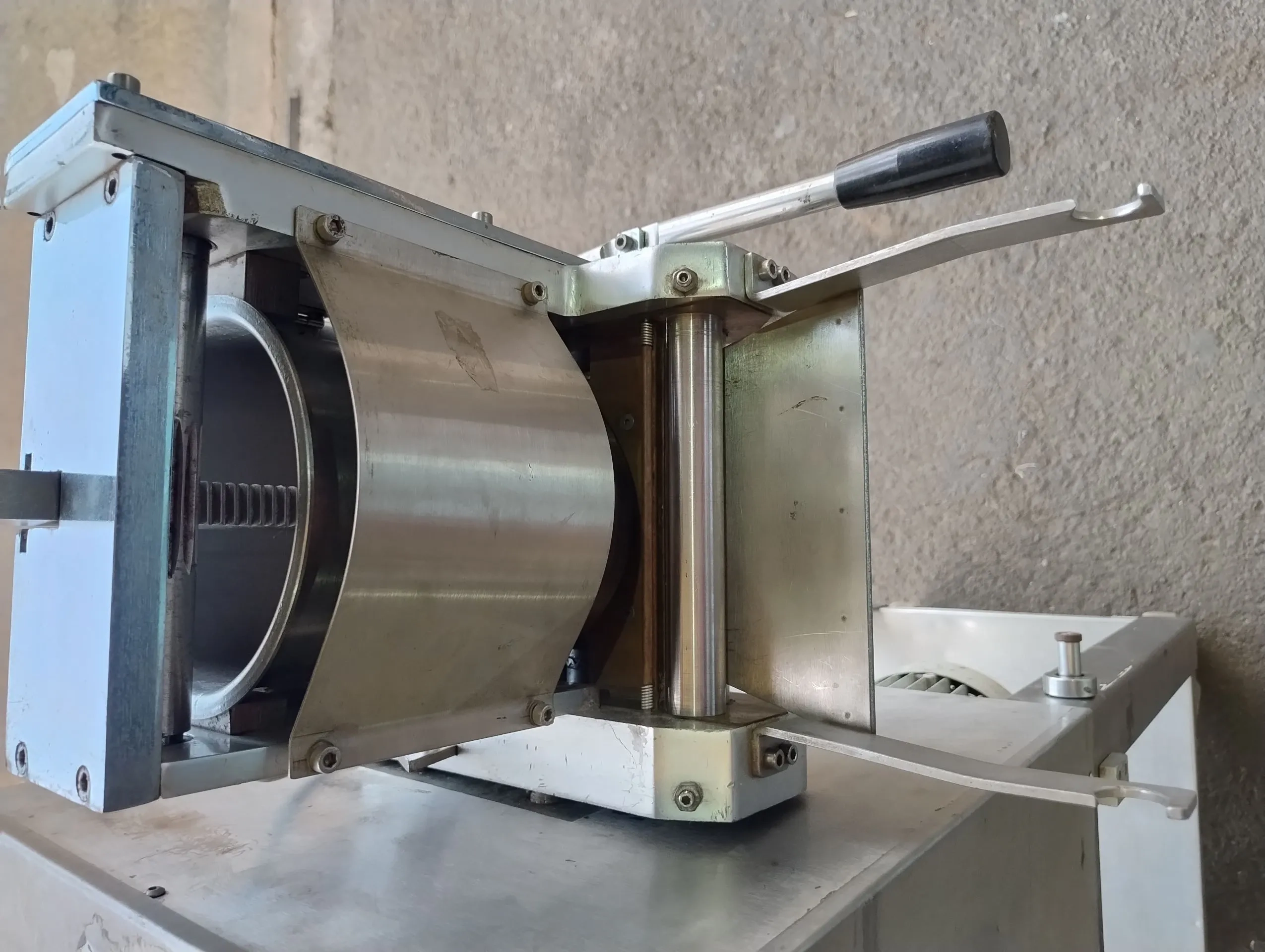 extrusora-de-massas-marca-la-monferrina-capacidade-de-ate-18-kg-h