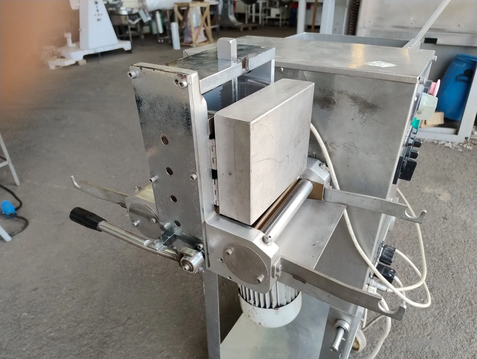 extrusora-de-massas-marca-la-monferrina-capacidade-de-ate-18-kg-h