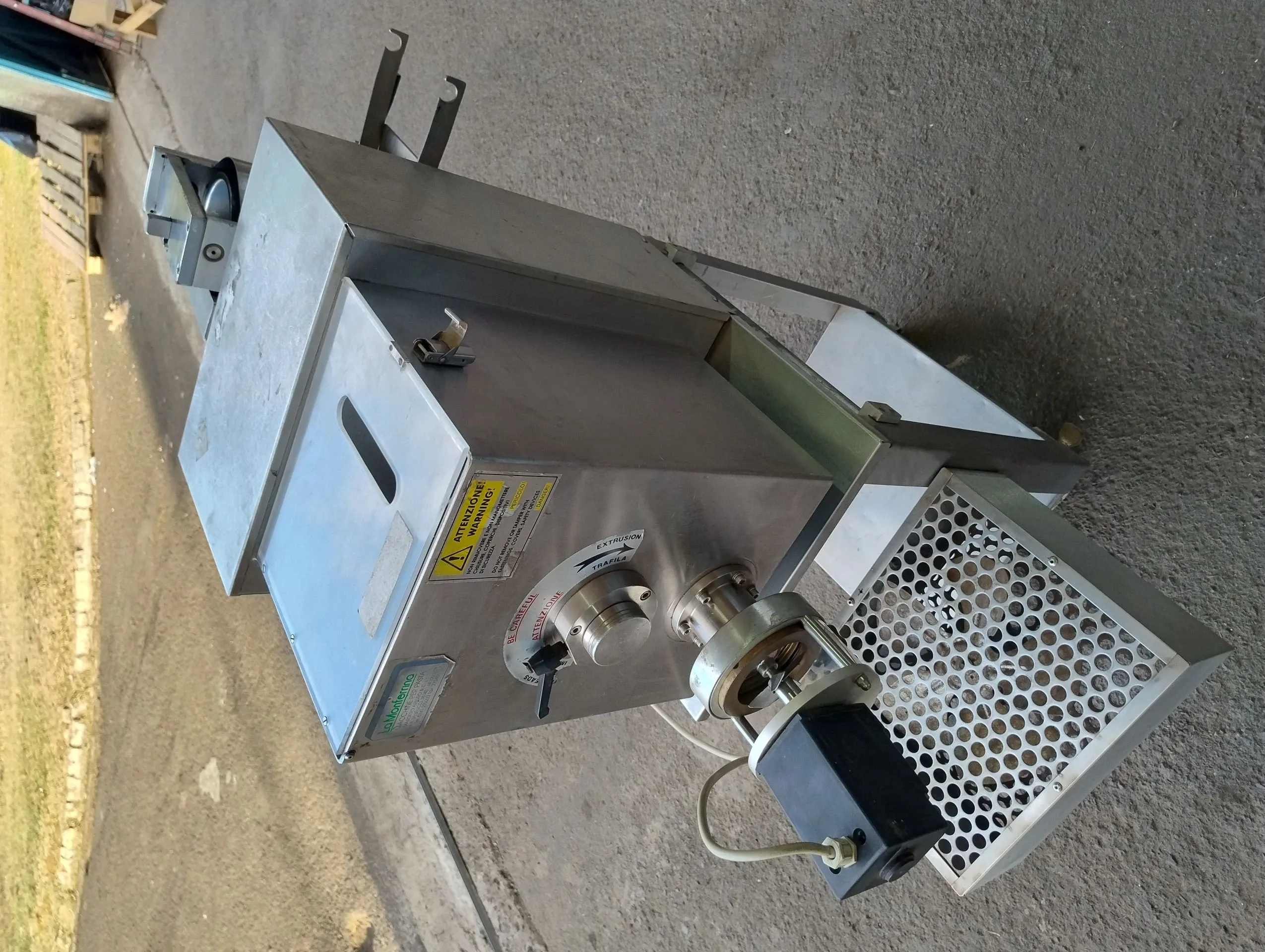 extrusora-de-massas-marca-la-monferrina-capacidade-de-ate-18-kg-h