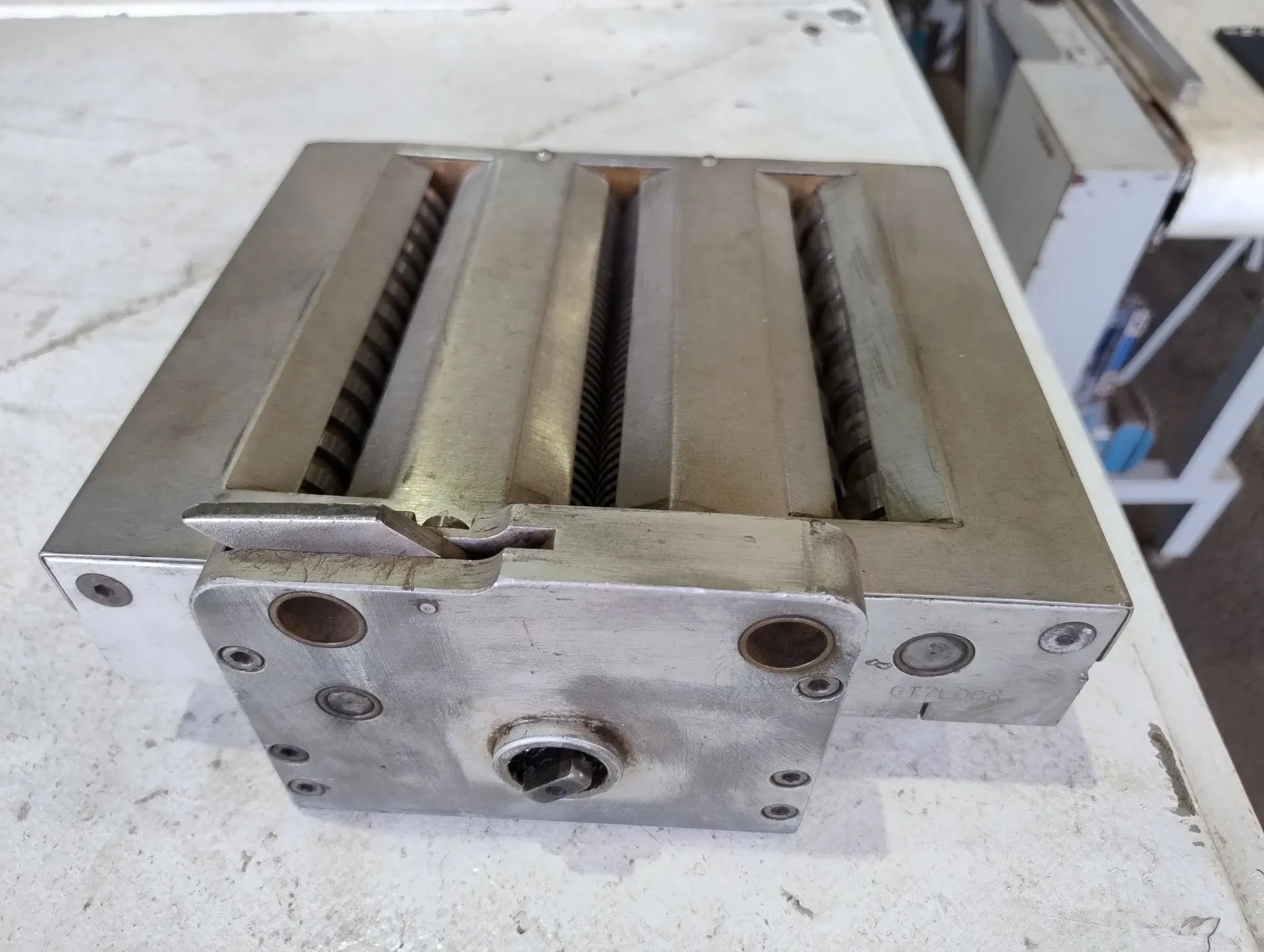 extrusora-de-massas-marca-la-monferrina-capacidade-de-ate-18-kg-h