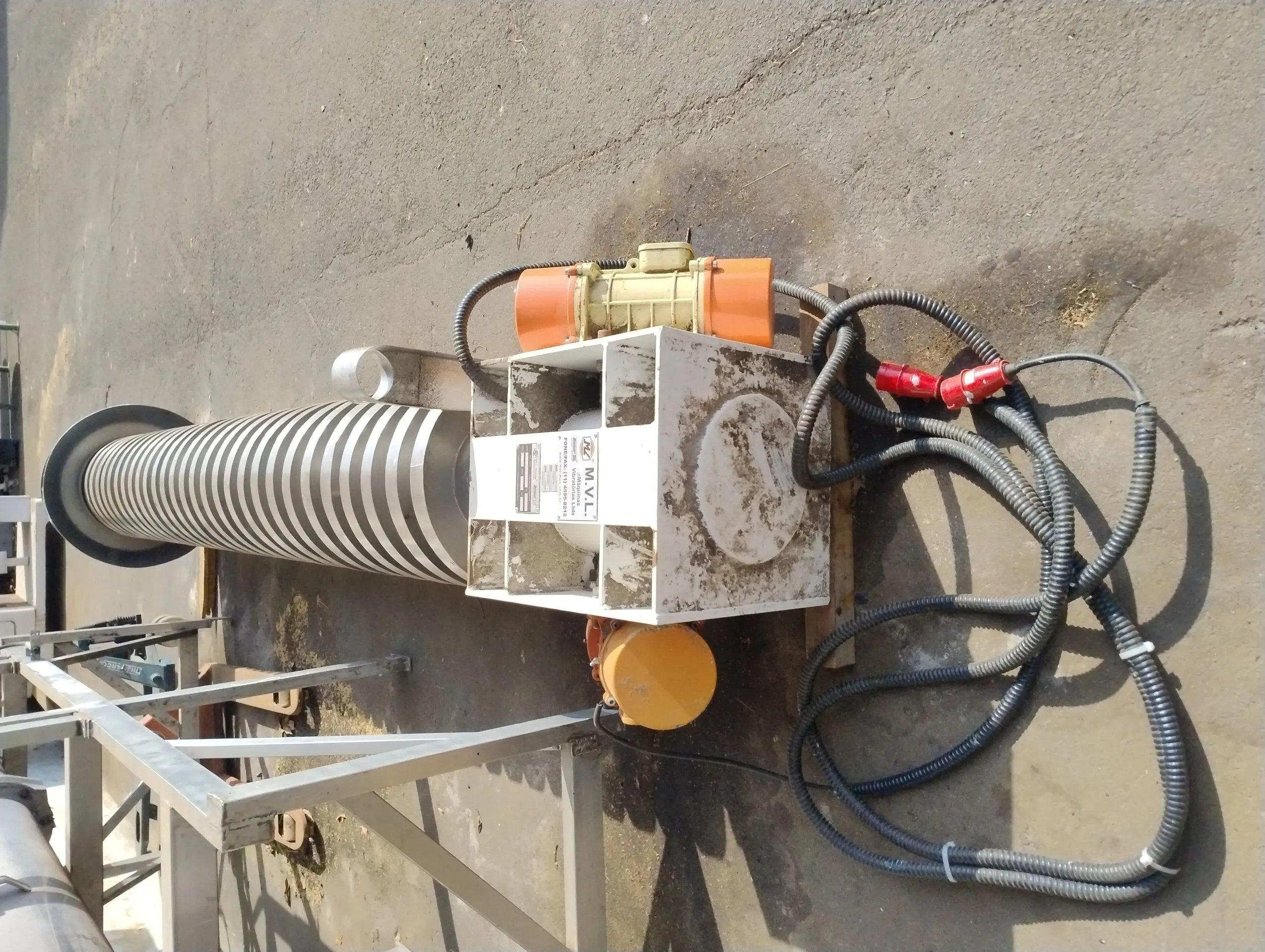 elevador-vibratorio-vertical-marca-mvl