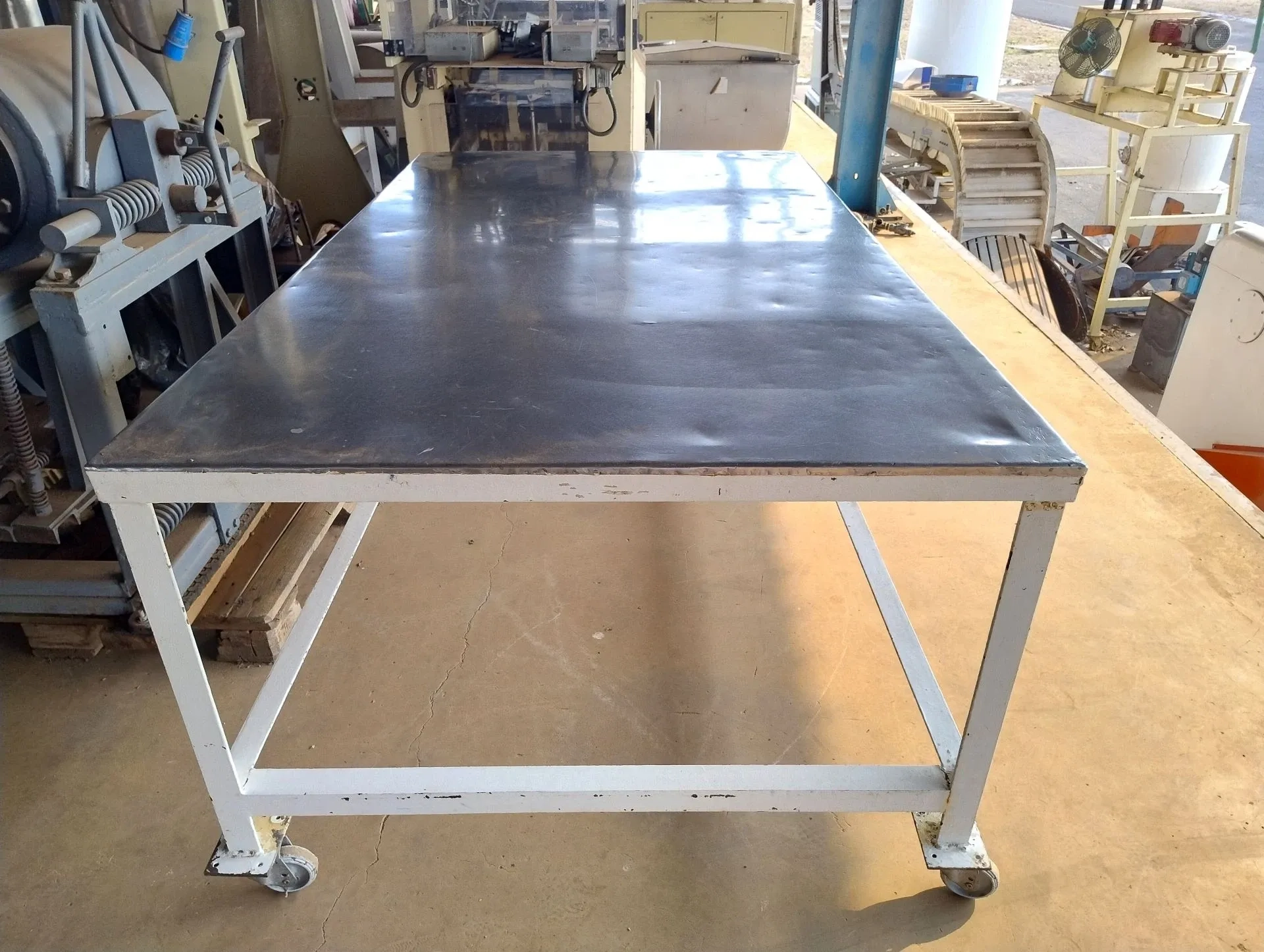 mesa-indust-aco-carbono-tampo-inox-dim-2-x-1.2-m-rodizios