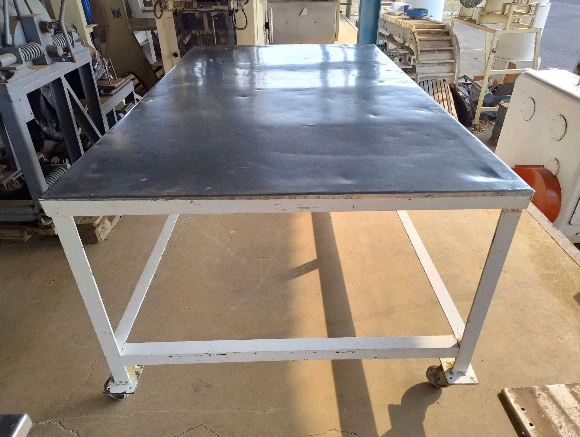 mesa-indust-aco-carbono-tampo-inox-dim-2-x-1.2-m-rodizios