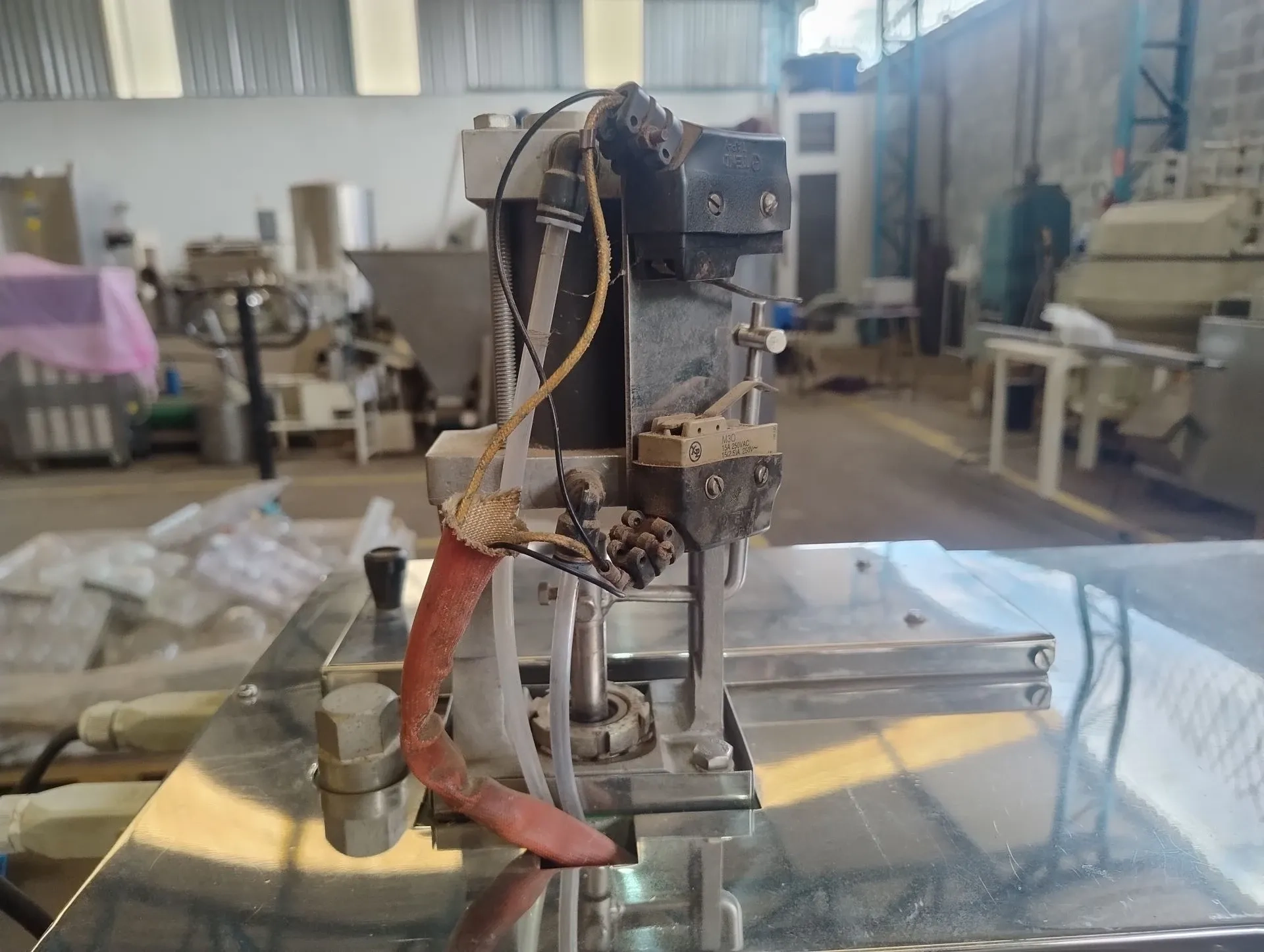 coleiro-sistema-aplicador-de-adesivo-cola-hot-melt-marca-jemak