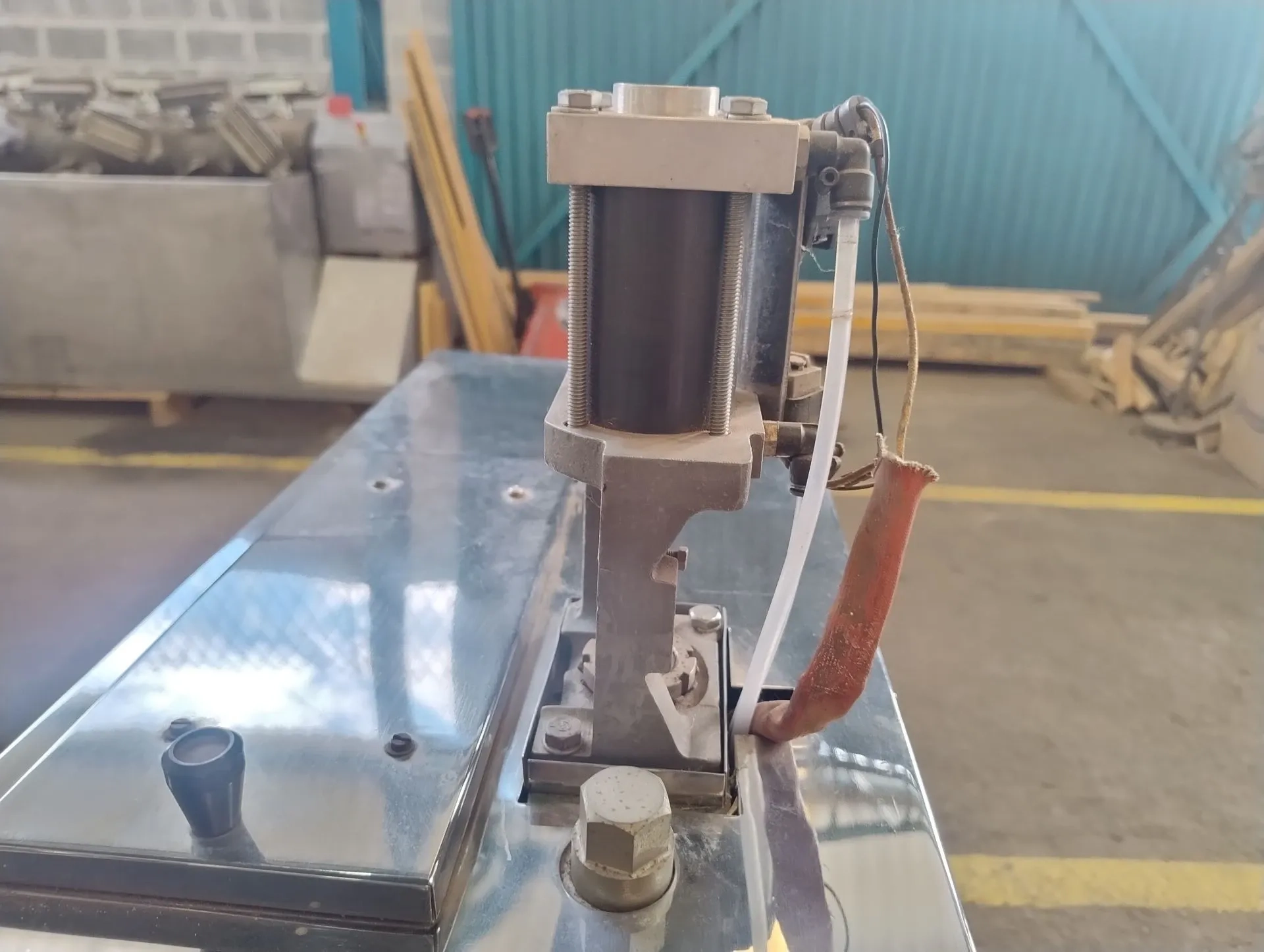 coleiro-sistema-aplicador-de-adesivo-cola-hot-melt-marca-jemak