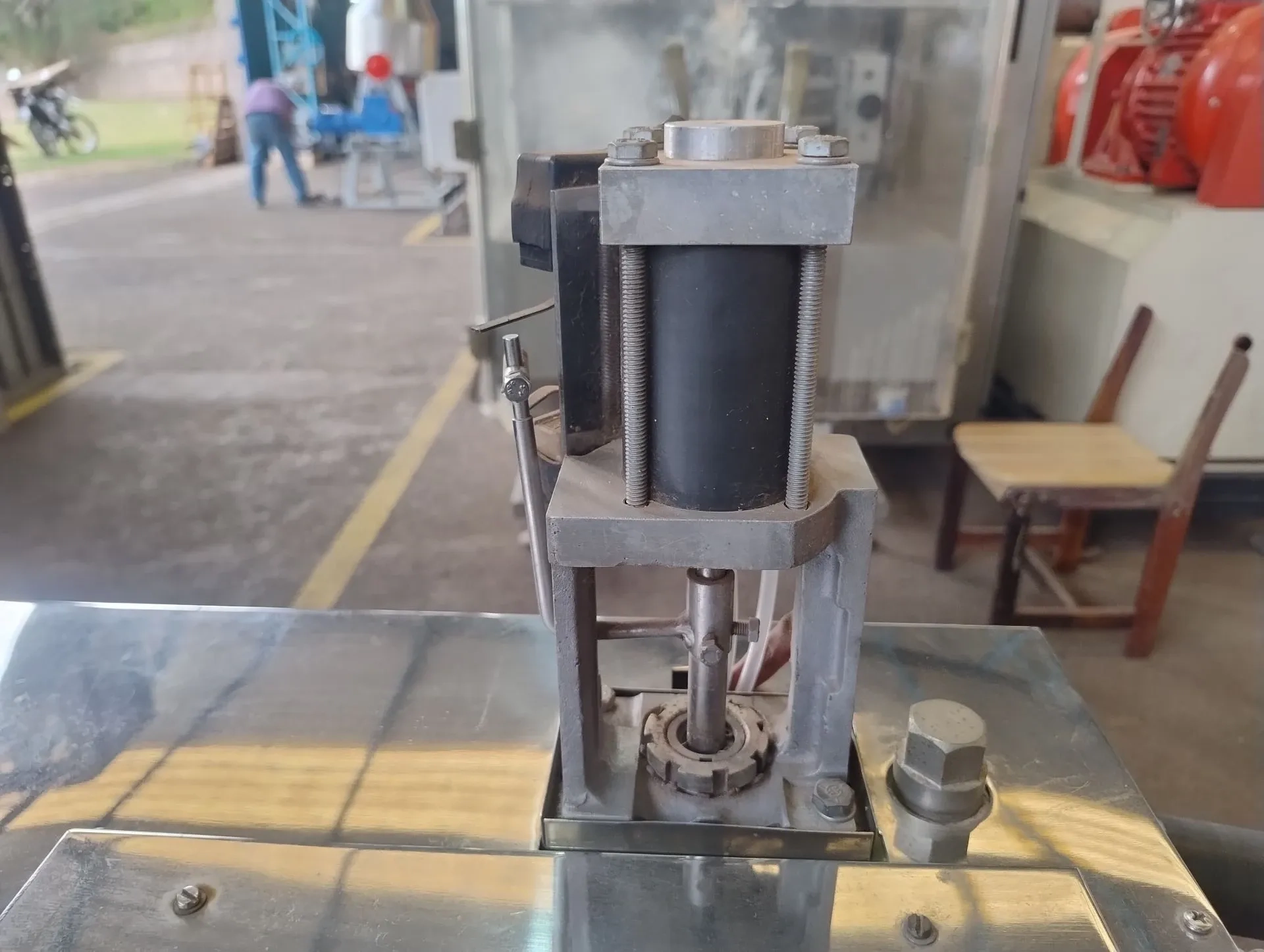 coleiro-sistema-aplicador-de-adesivo-cola-hot-melt-marca-jemak