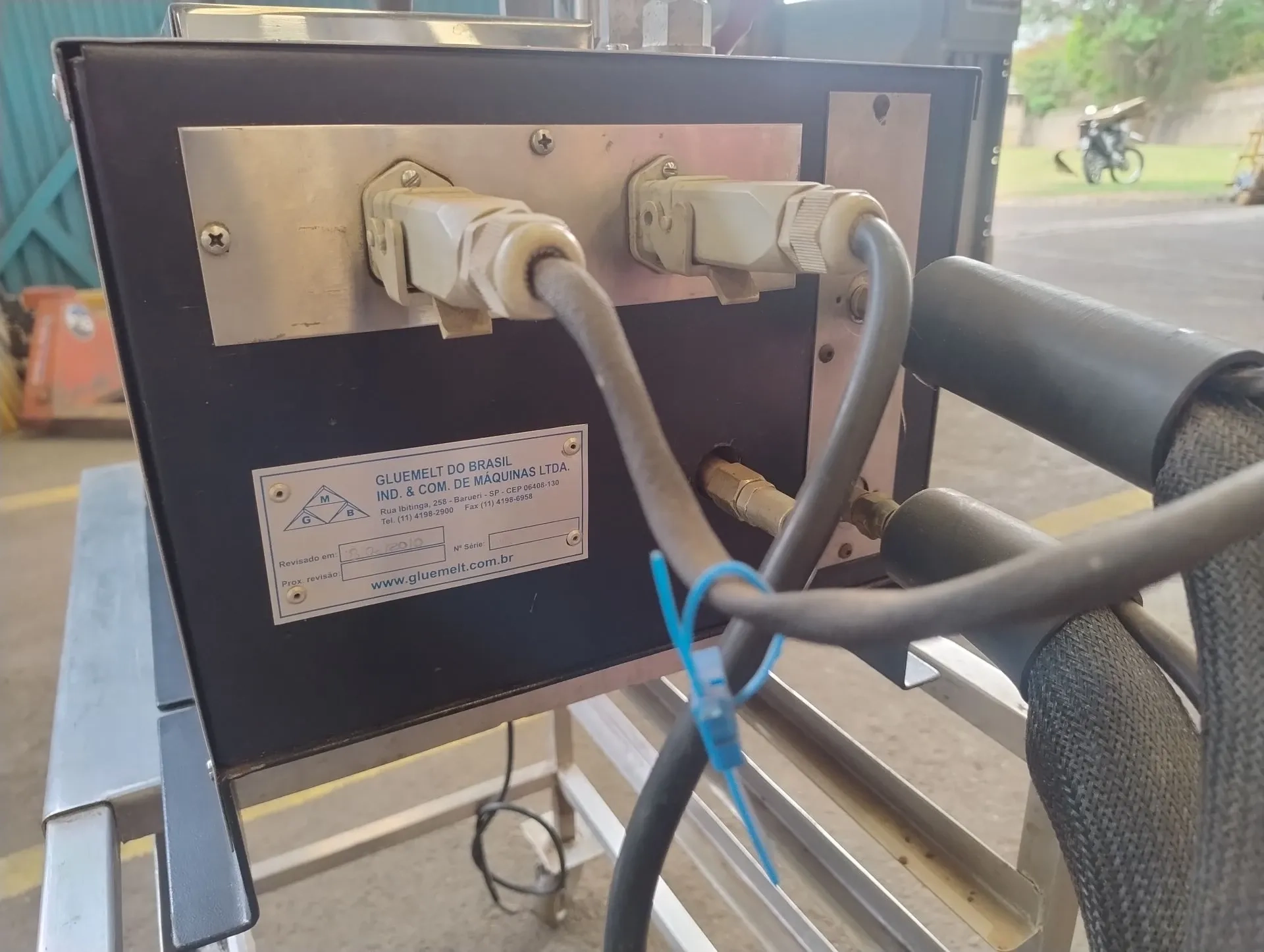 coleiro-sistema-aplicador-de-adesivo-cola-hot-melt-marca-jemak