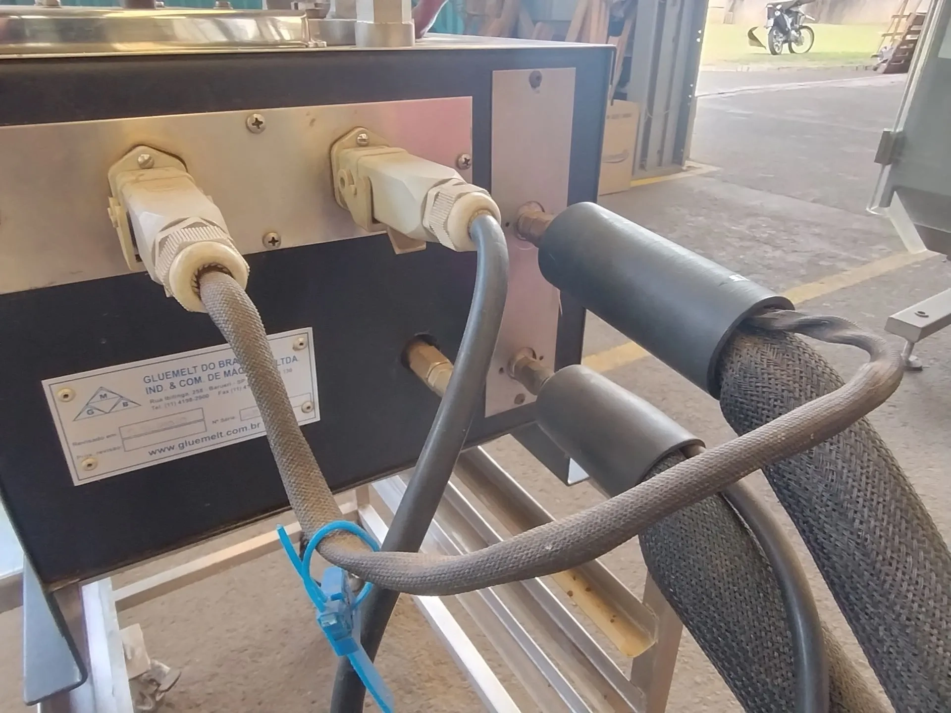 coleiro-sistema-aplicador-de-adesivo-cola-hot-melt-marca-jemak