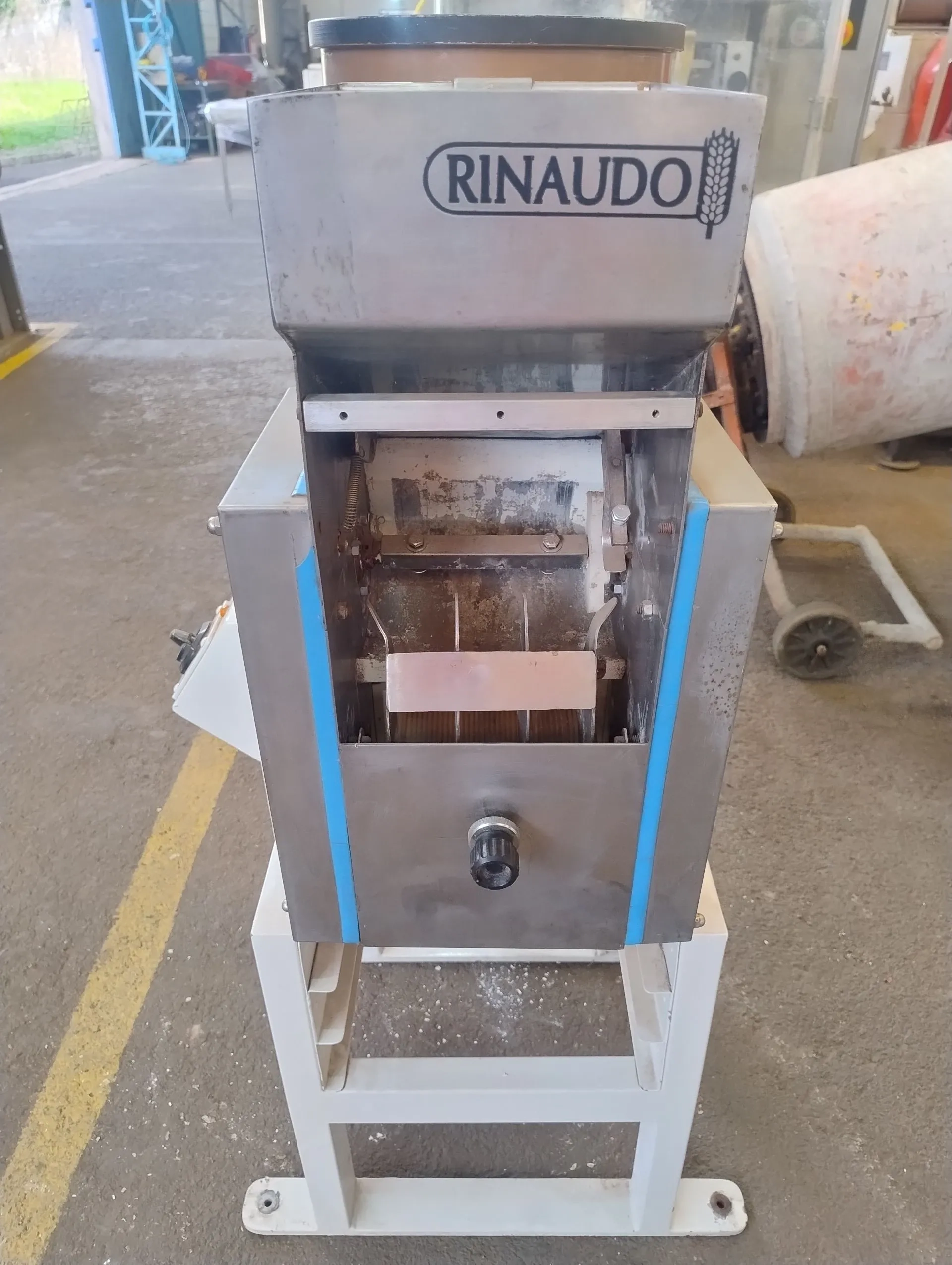 fabricadora-nhoque-capacidade-ate-120-kg-hora-marca-rinaudo-e-hijos