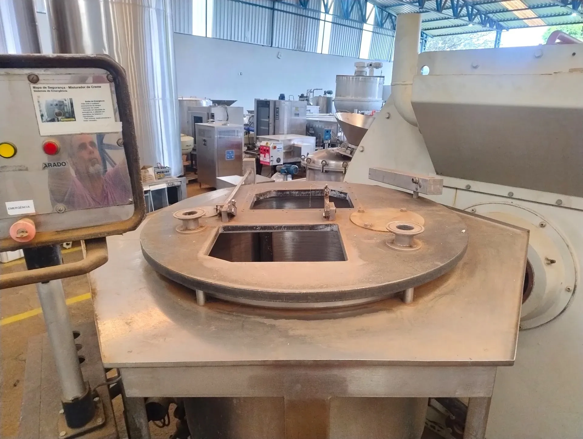 tanque-misturad-indust-cremes-espessos-400-litros