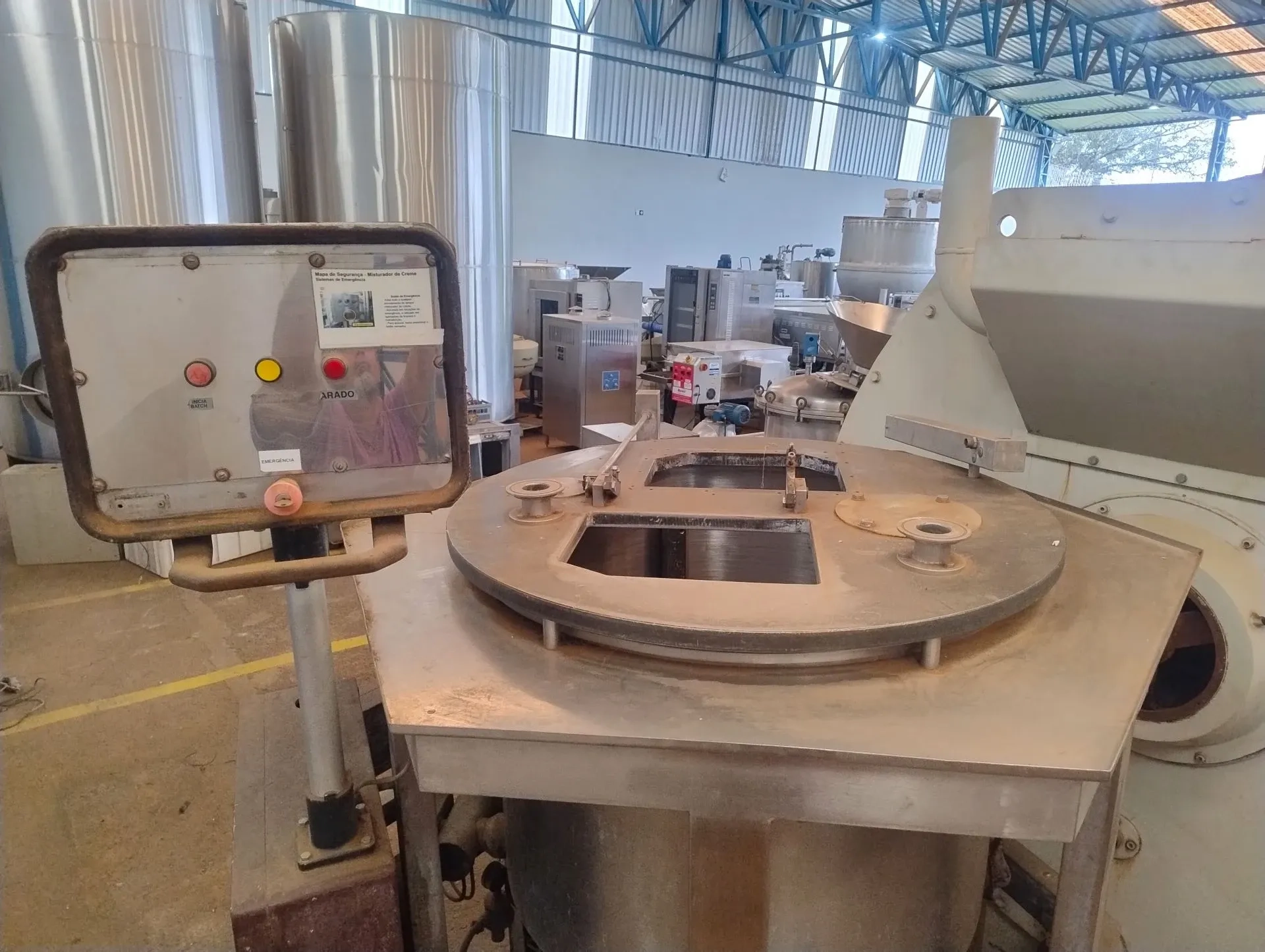 tanque-misturad-indust-cremes-espessos-400-litros