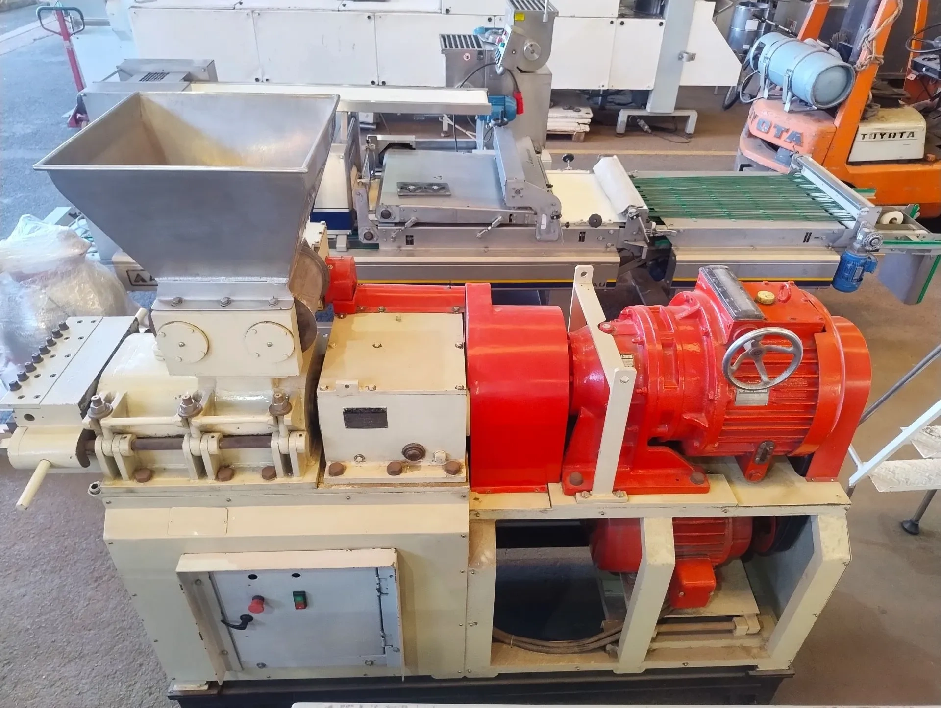 extrusora-balas-mastigaveis-chicletes-cap-1200-kg-hora