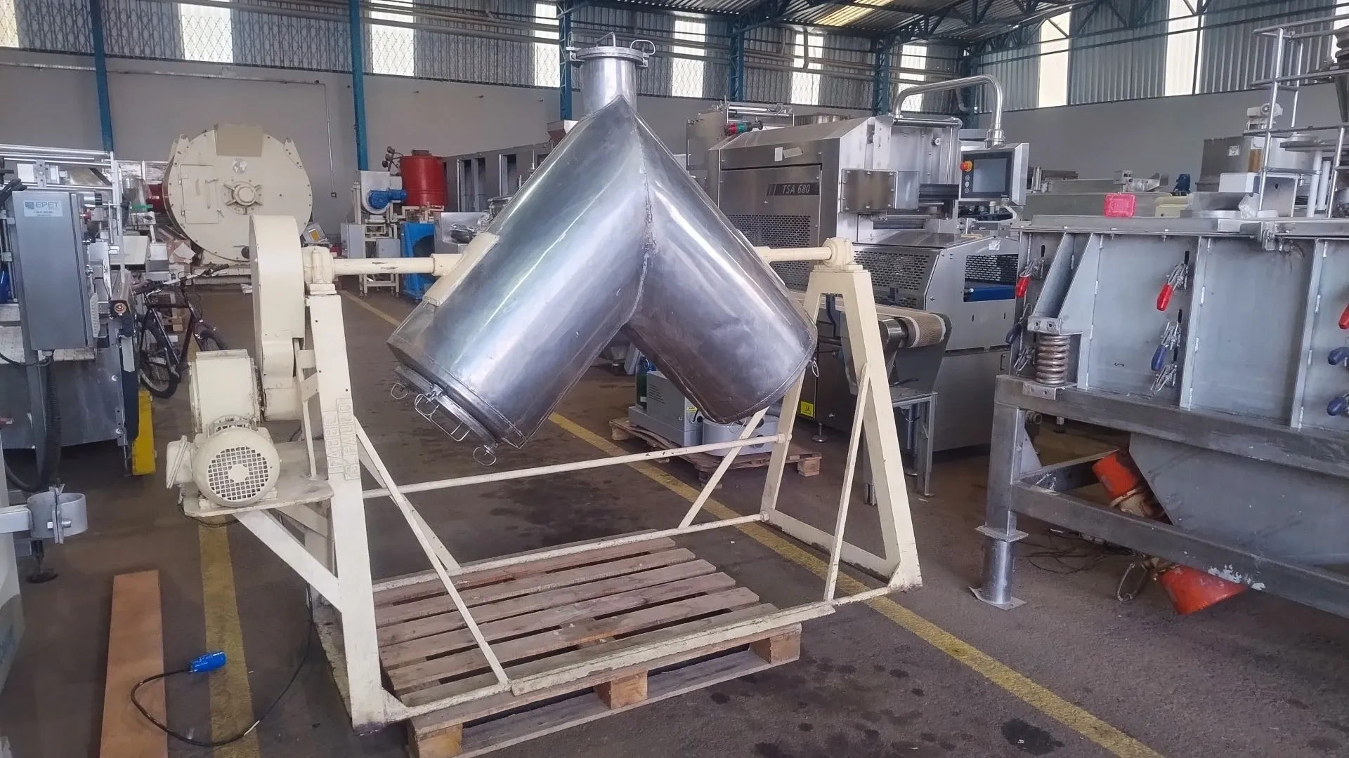 misturador-em-v-inox-cap-aprox-200-litros