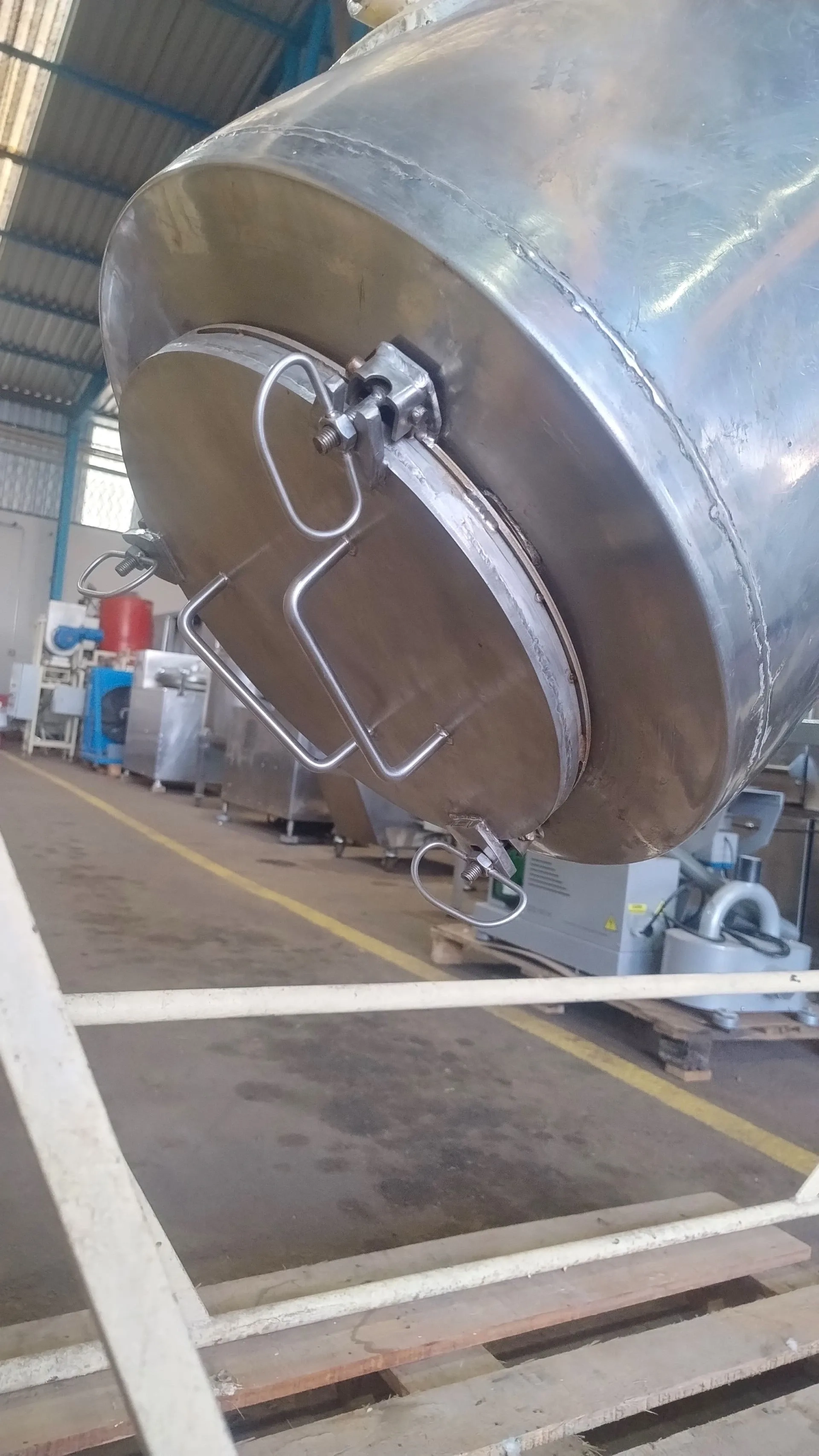 misturador-em-v-inox-cap-aprox-200-litros