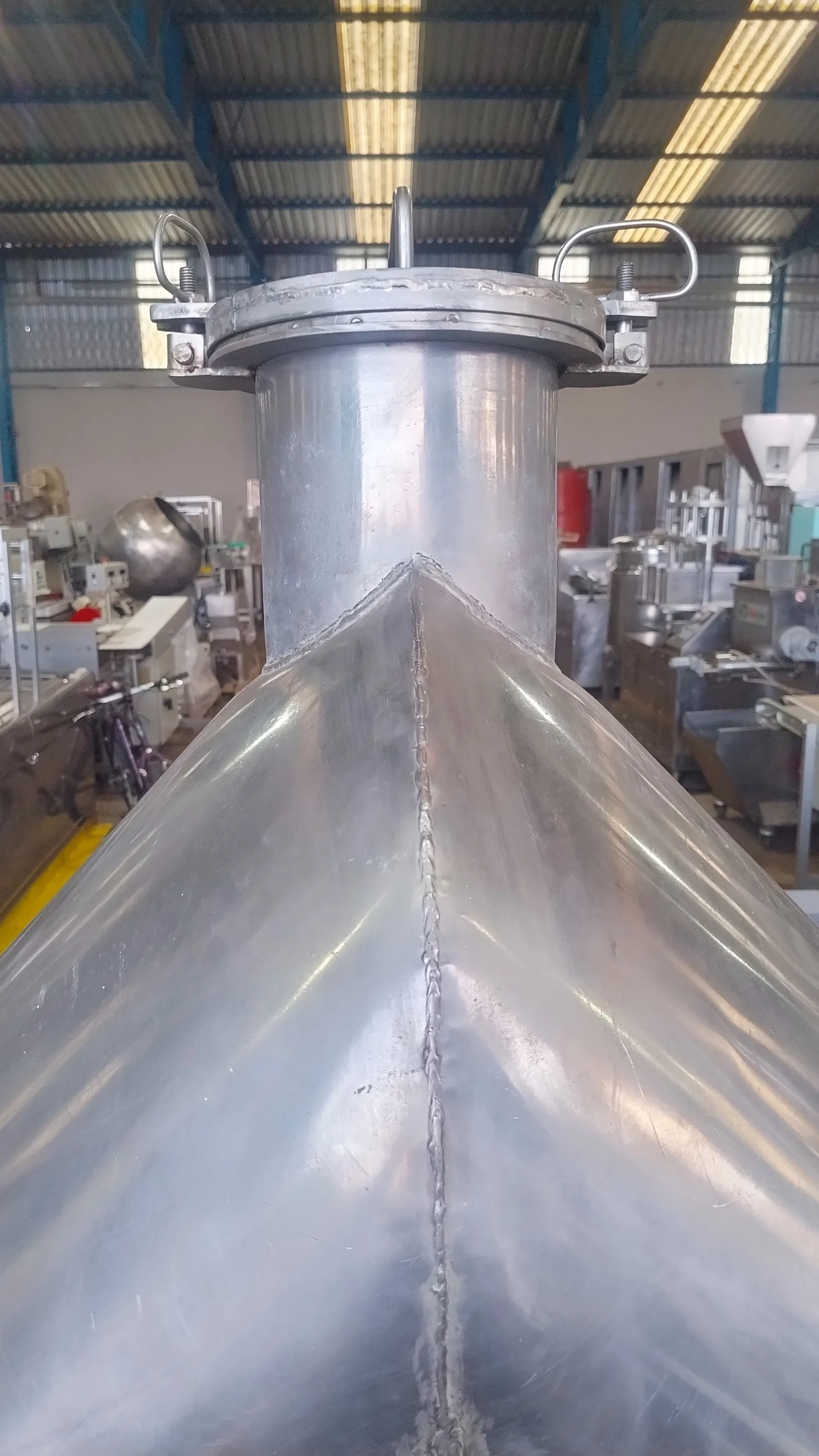 misturador-em-v-inox-cap-aprox-200-litros