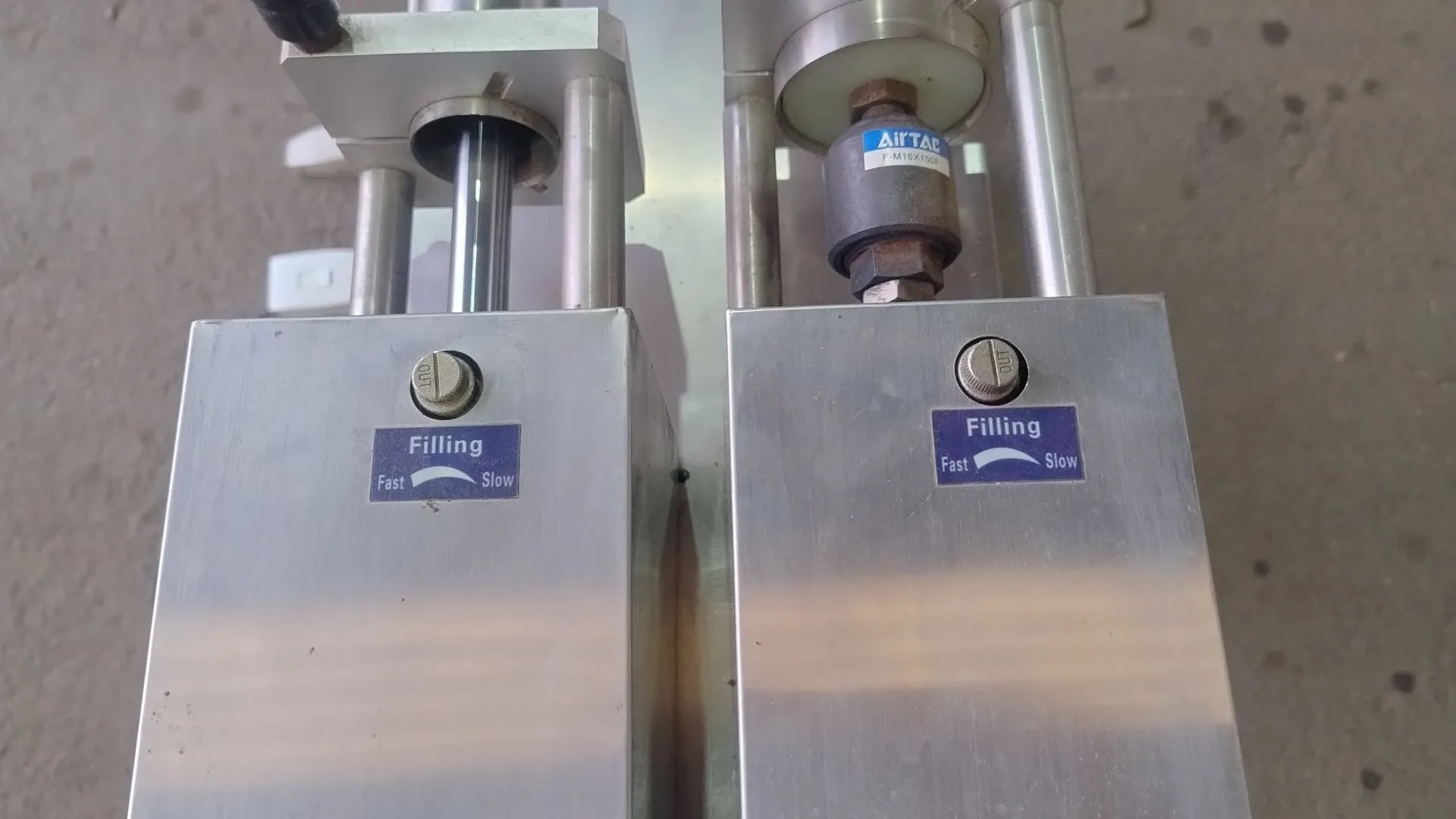 envasad-liqu-pneum-semi-automatica-dois-bicos-yg-packing-machinery