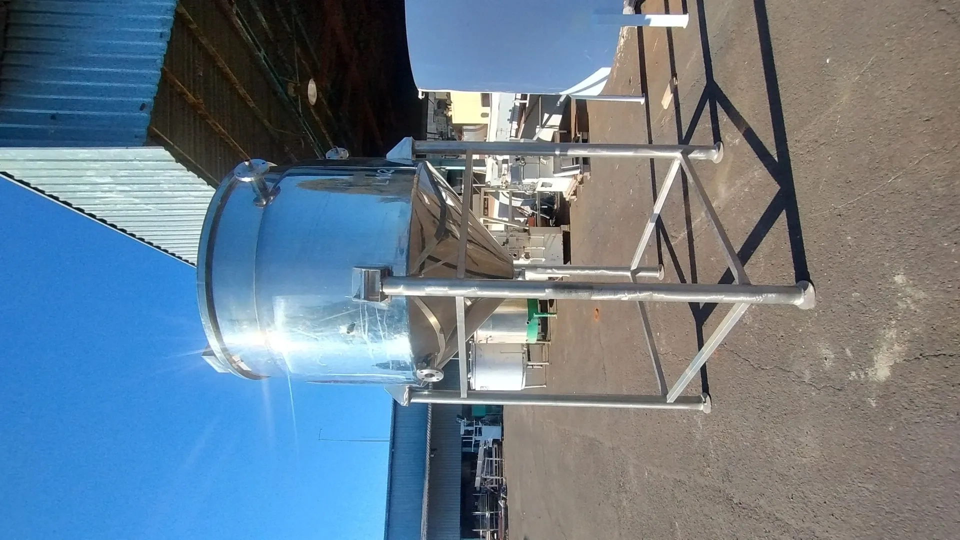 tanque-misturad-encamis-cap-aprox-2500-litros