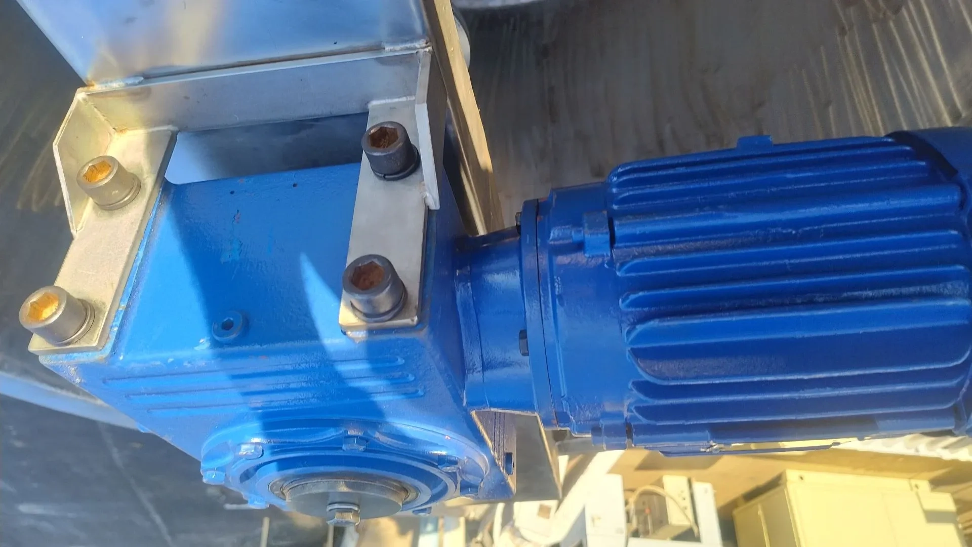 tanque-misturad-encamis-cap-aprox-2500-litros