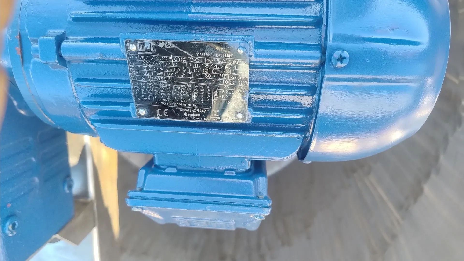 tanque-misturad-encamis-cap-aprox-2500-litros