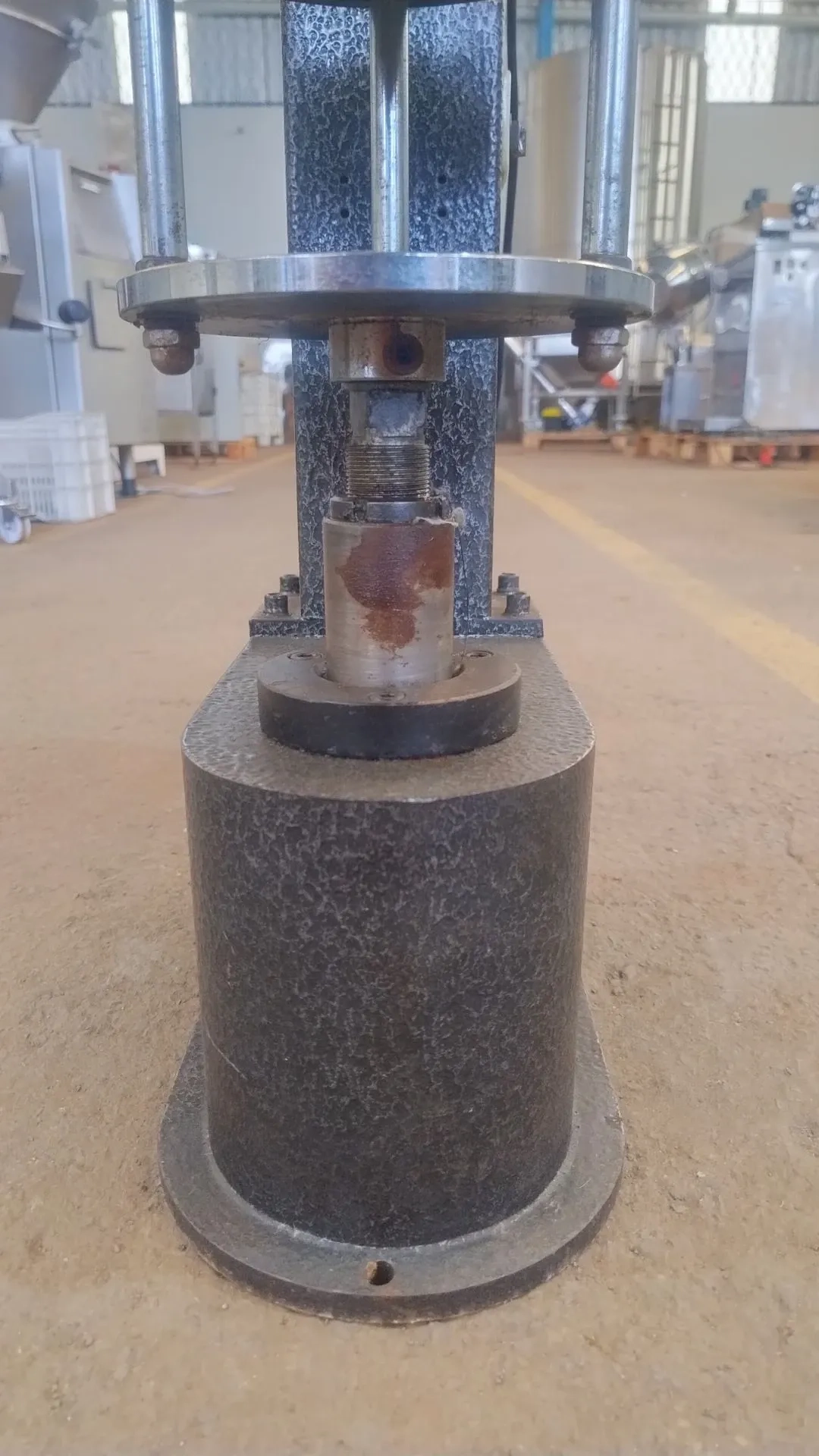 maquina-fechamento-rosqueadeira-tampas-aluminio-plastico-mod-dc-50