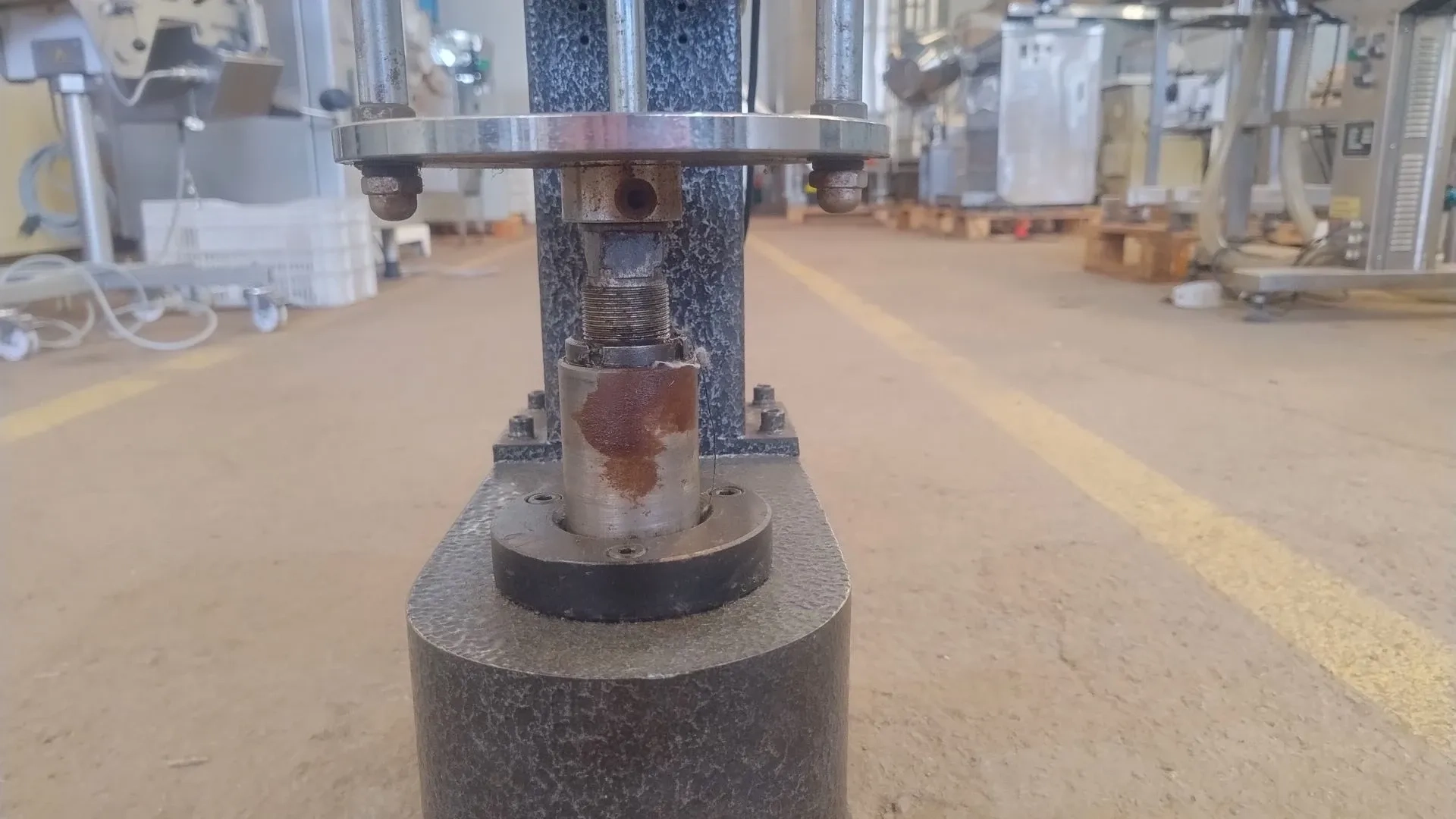 maquina-fechamento-rosqueadeira-tampas-aluminio-plastico-mod-dc-50