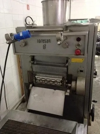 ravioleteira-e-capeleteira