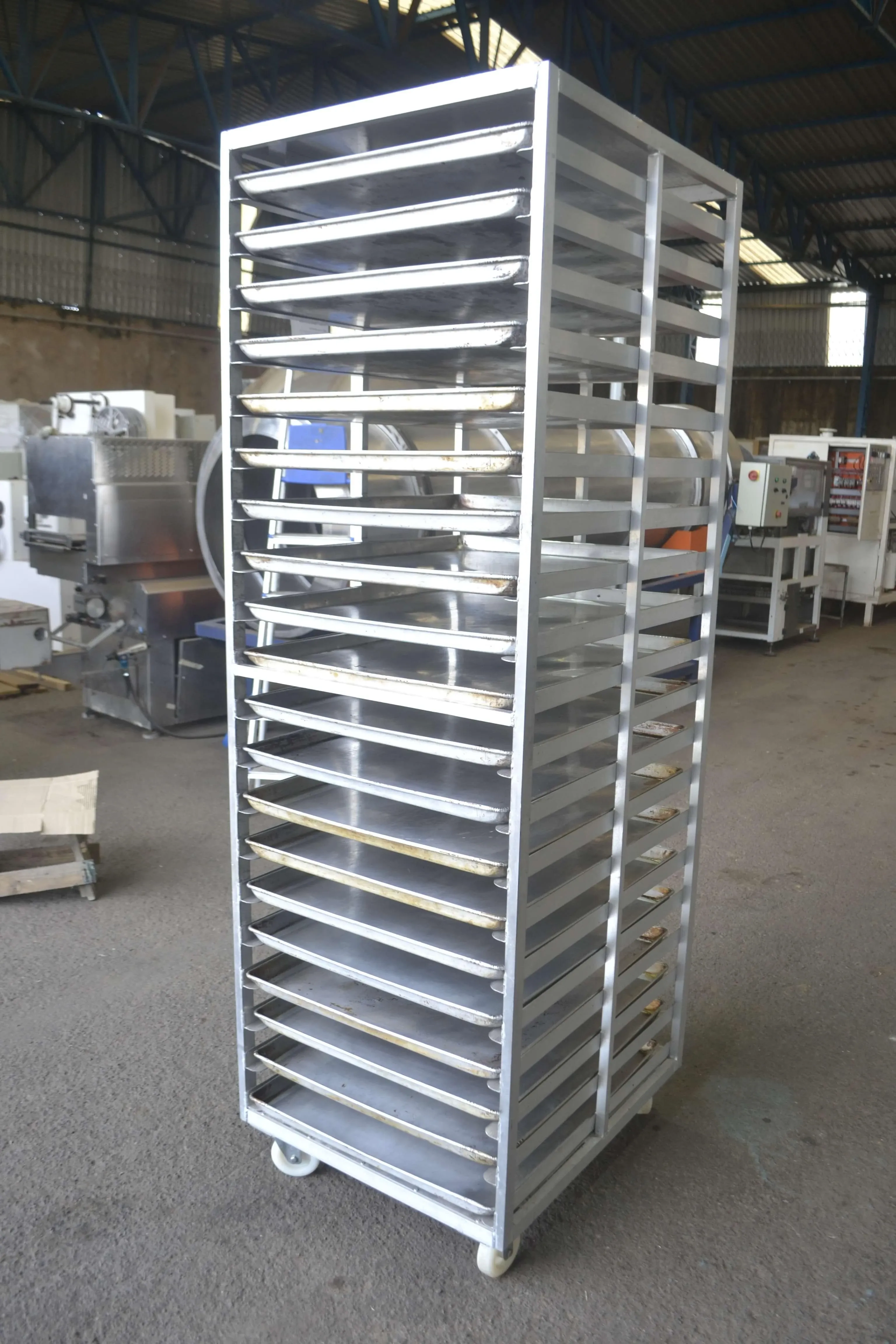 carrinho-armario-para-pao-20-assadeiras