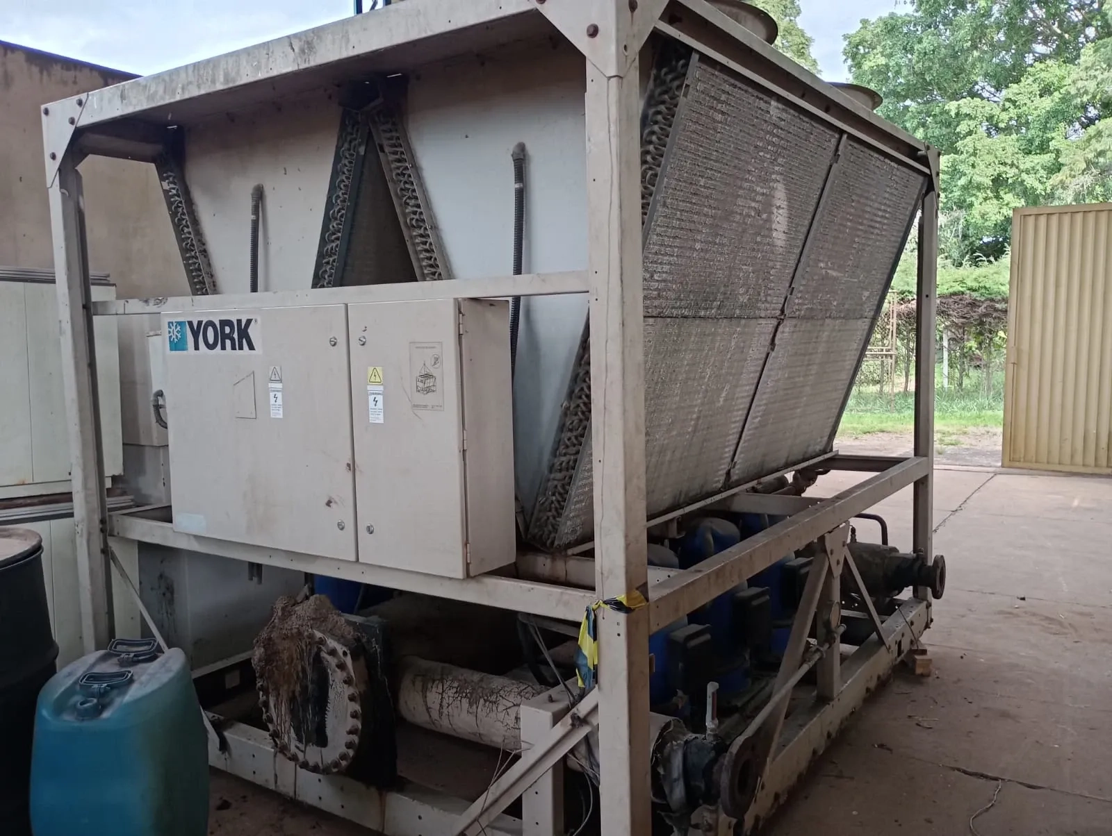 chiller-com-compressores-scroll-condensacao-ar