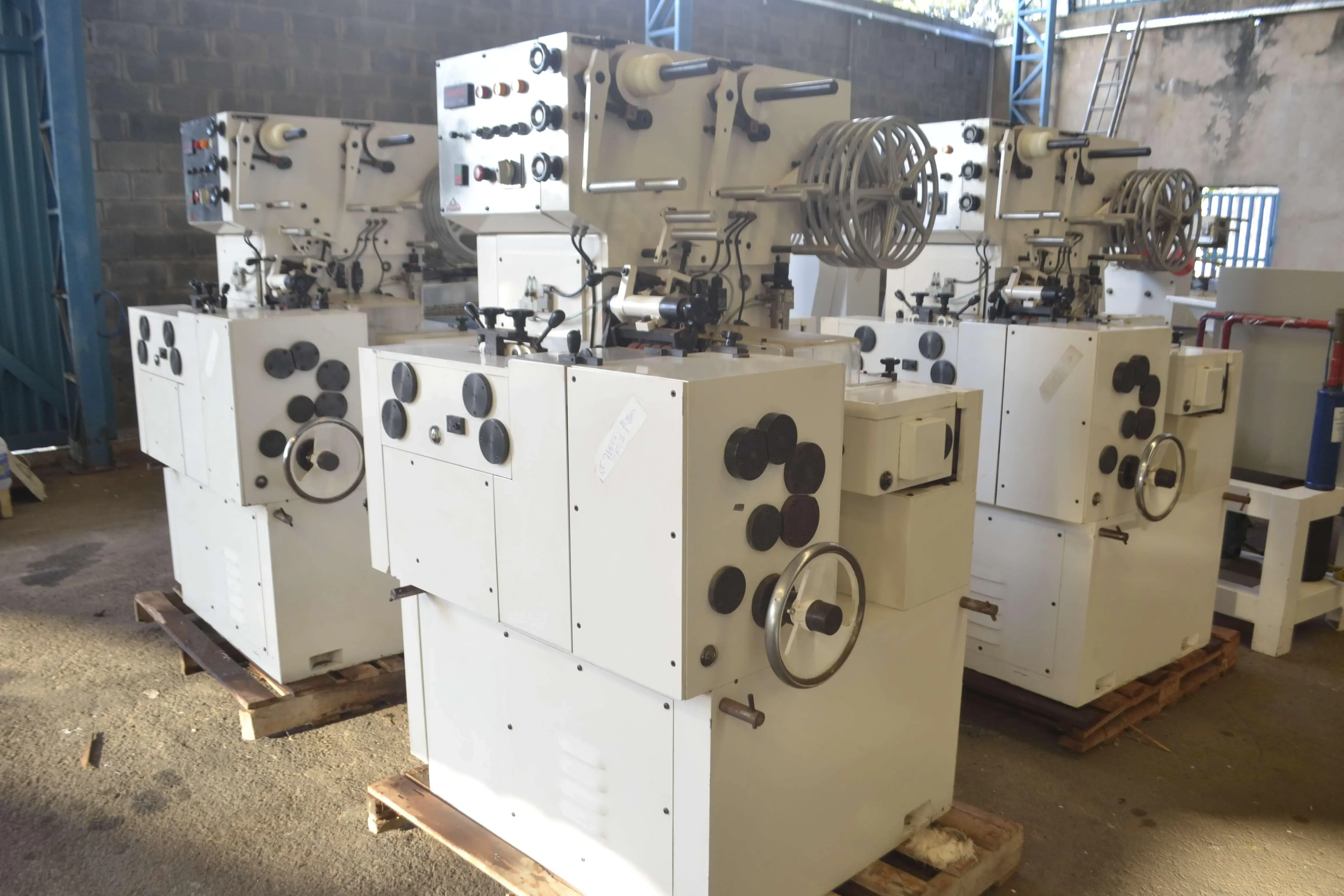 embaladora-balas-de-dupla-torcao-marca-remac