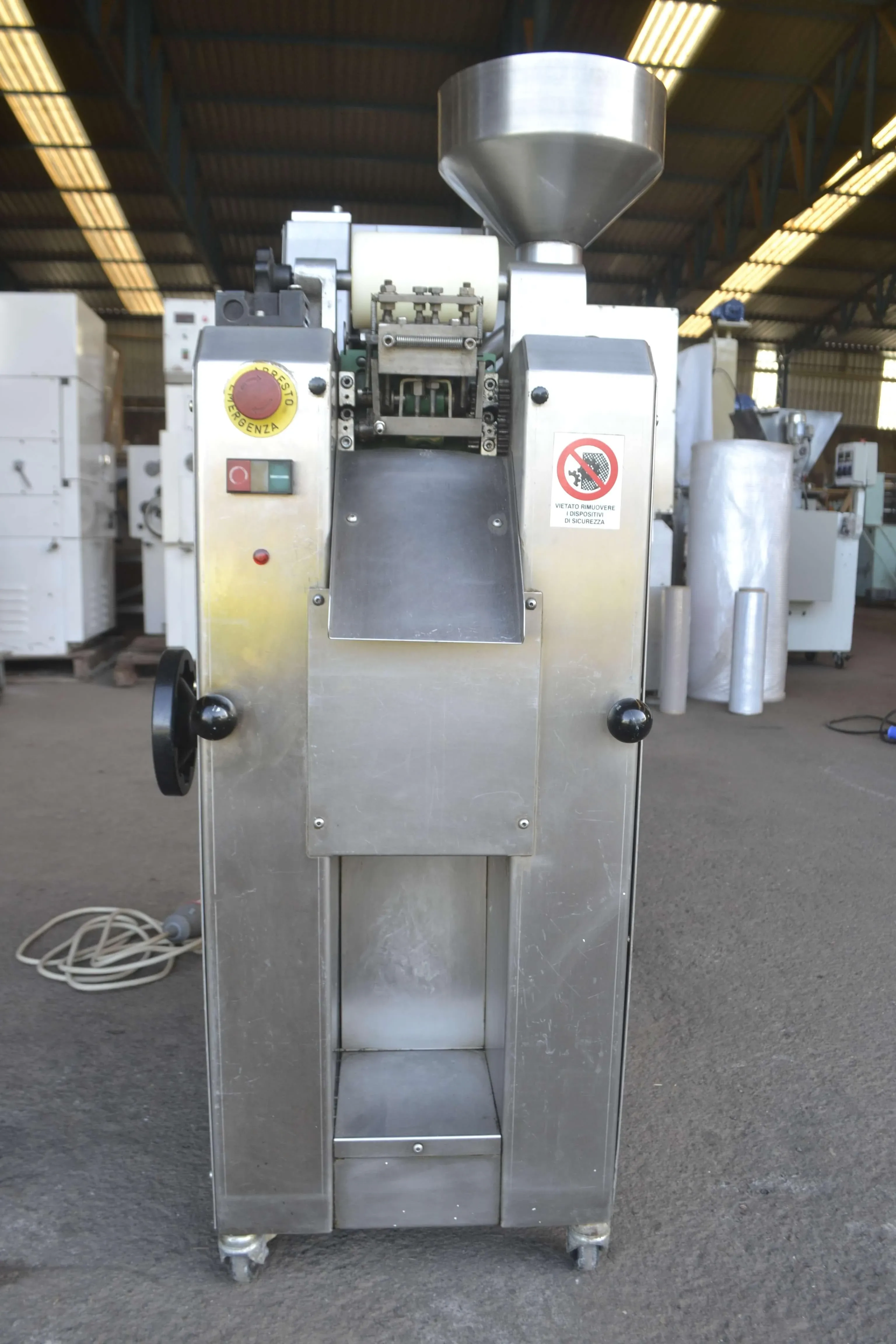 maquina-capeletti-ravioli-lb-Italia-mod-rc-65