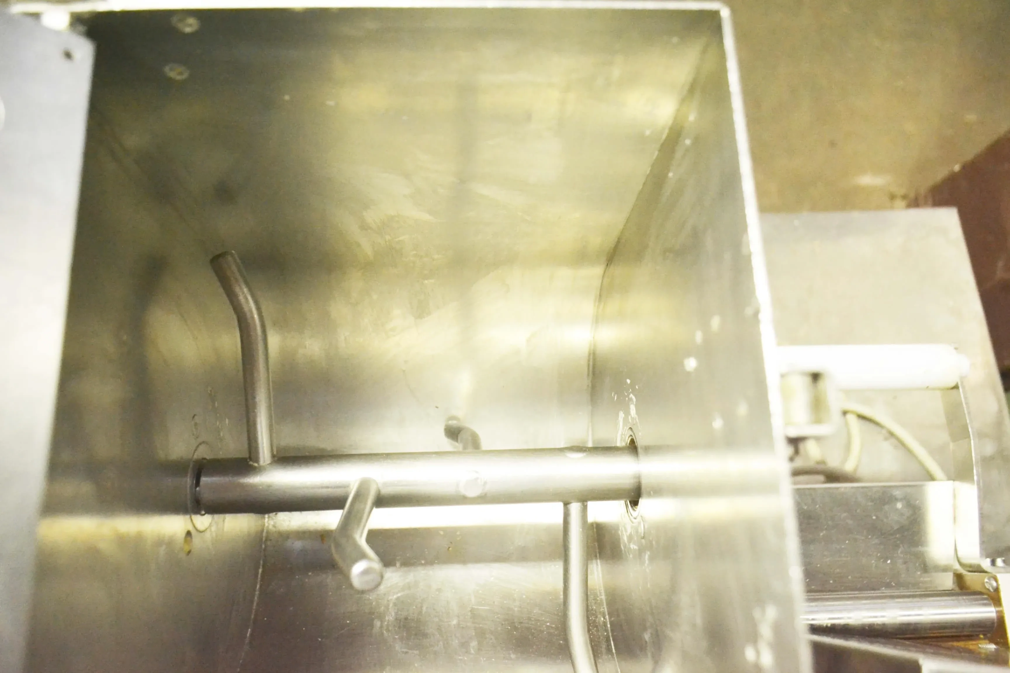 masseira-esfolhadeira-e-ravioleteira-conjugados-capacidade-12-kg-marca-bralyx-la-monferrina