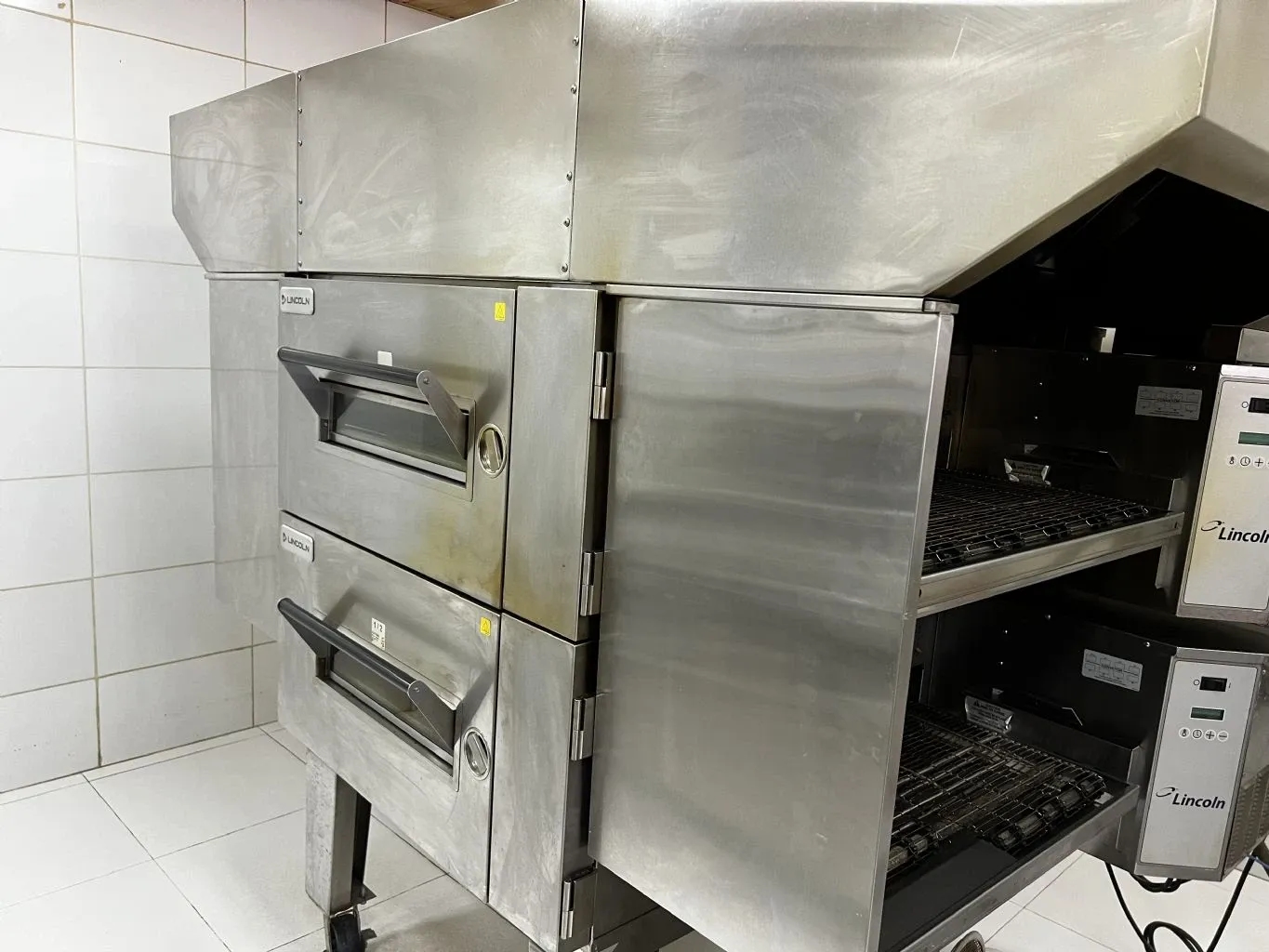 forno-de-esteira-em-aco-inox-para-pizzas-panificacao-biscoitos-marca-lincoln