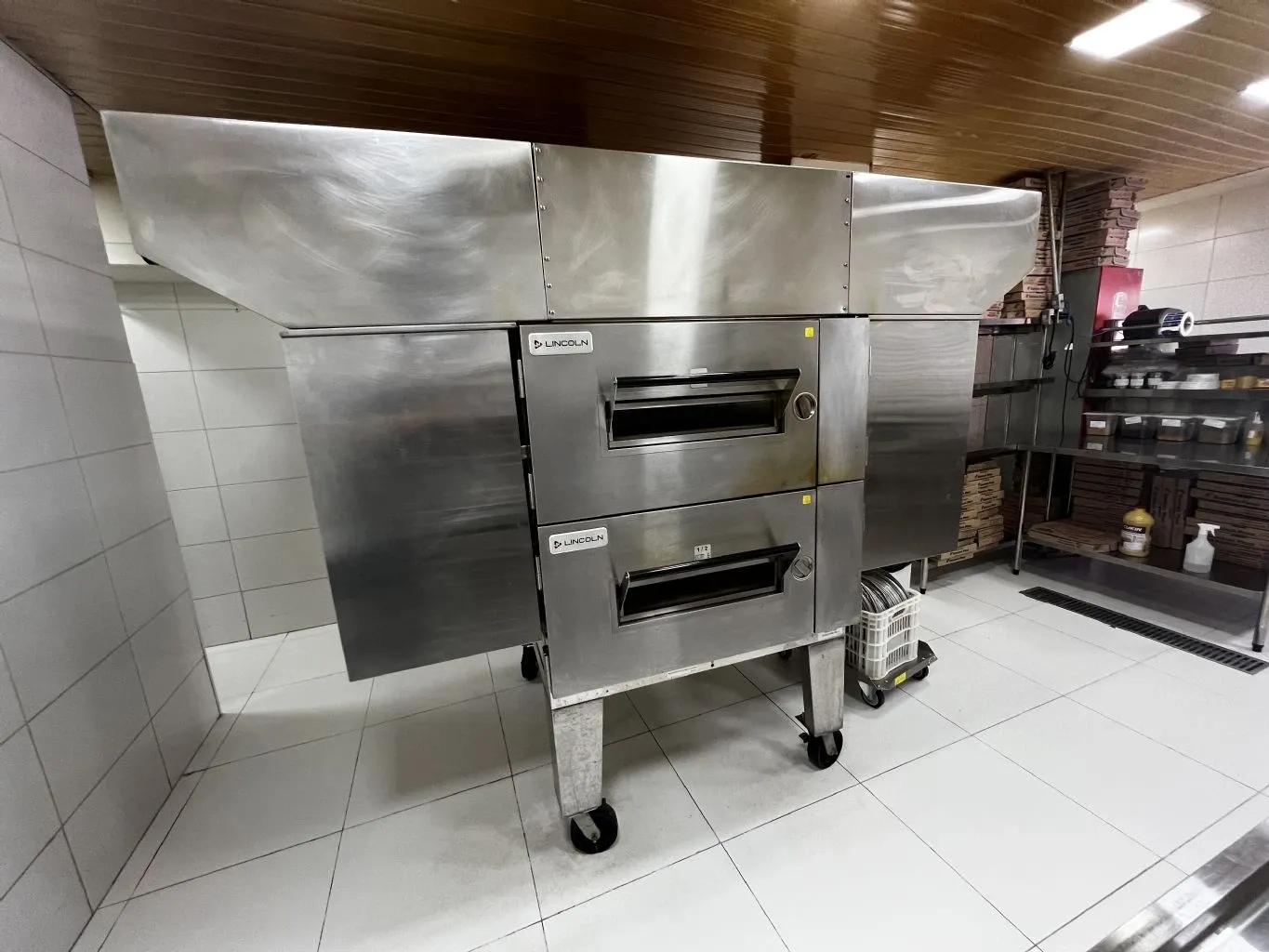 forno-de-esteira-em-aco-inox-para-pizzas-panificacao-biscoitos-marca-lincoln