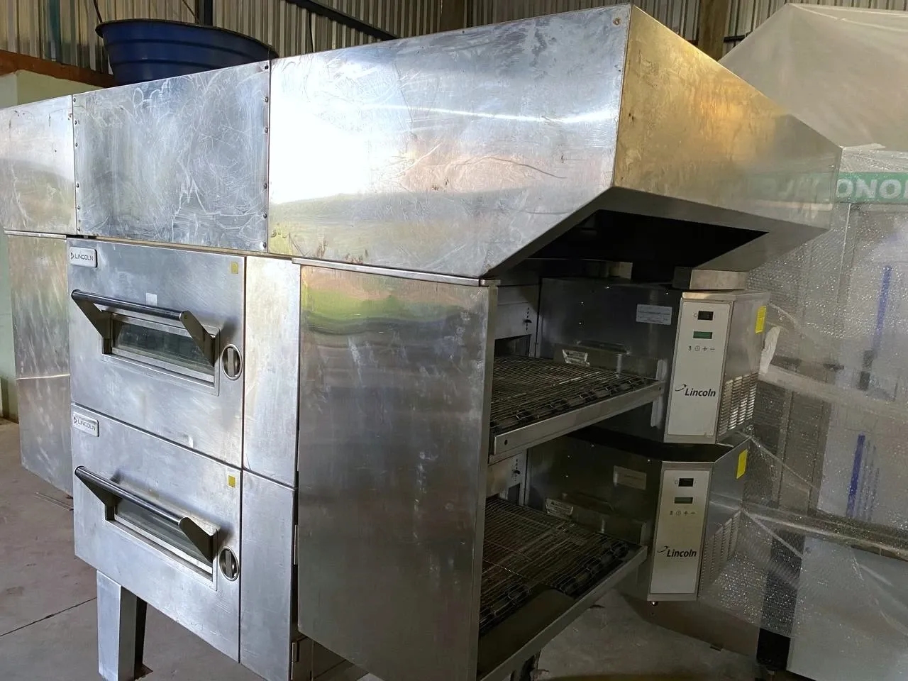 forno-de-esteira-em-aco-inox-para-pizzas-panificacao-biscoitos-marca-lincoln