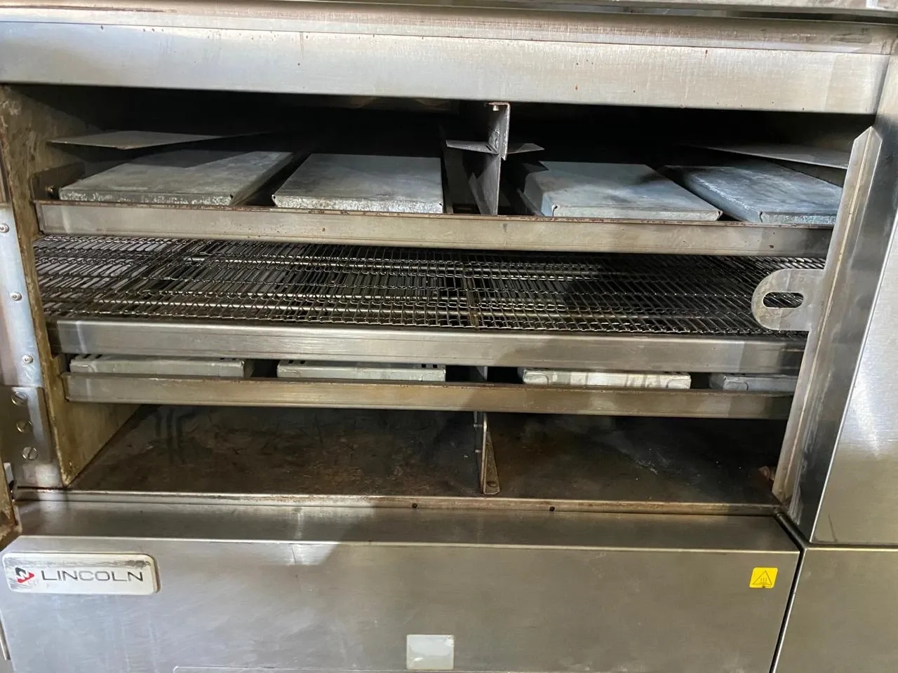 forno-de-esteira-em-aco-inox-para-pizzas-panificacao-biscoitos-marca-lincoln