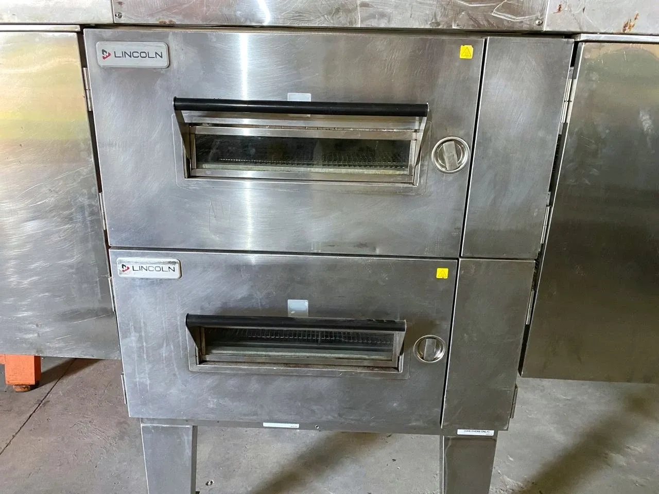 forno-de-esteira-em-aco-inox-para-pizzas-panificacao-biscoitos-marca-lincoln