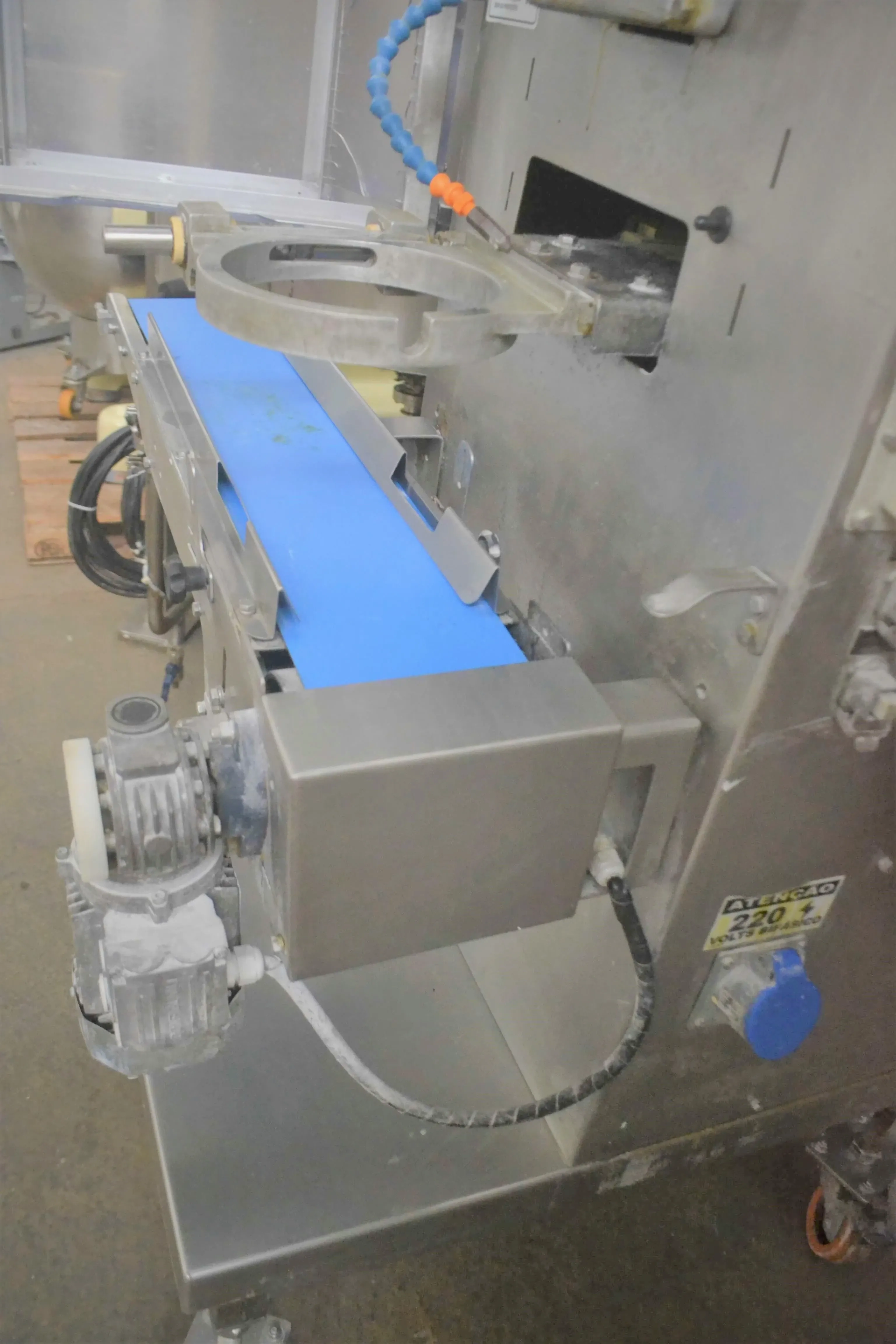 linha-automatica-salgados-capacid-300-kg-mci