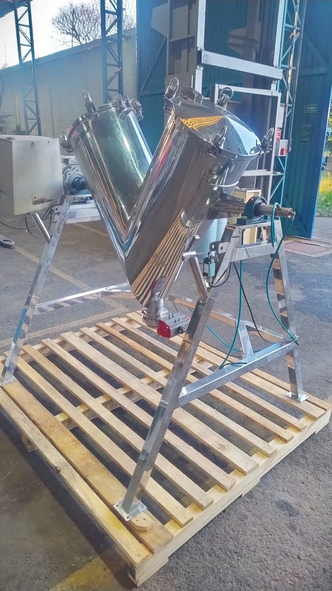 misturador-em-v-em-aco-inox-capacidade-aproximada-100-litros