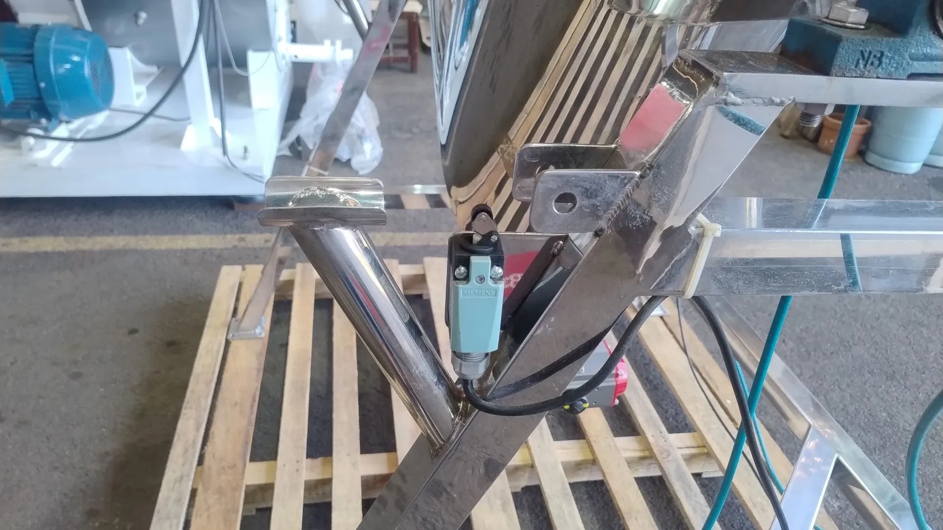 misturador-em-v-em-aco-inox-capacidade-aproximada-100-litros