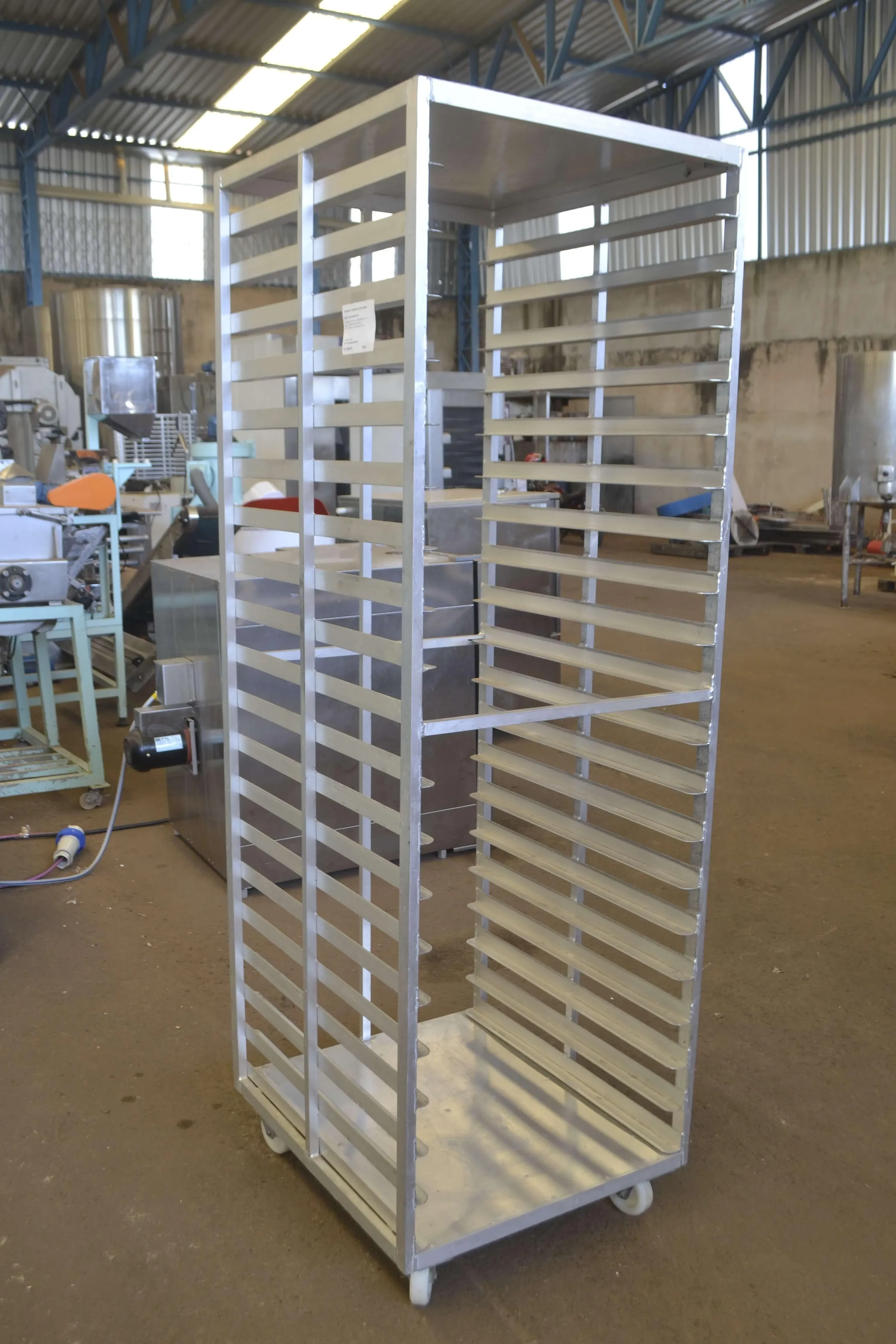 carrinho-armario-para-pao-20-assadeiras