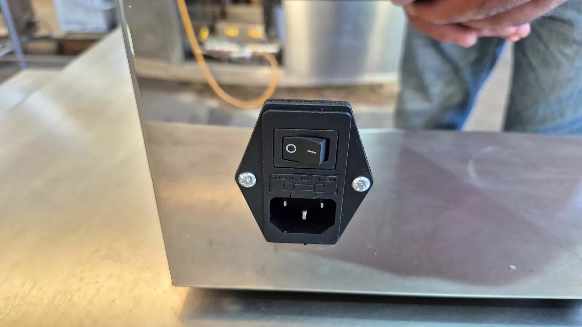 dosadora-semiautomatica-de-graos-e-pos-modelo-fz-100