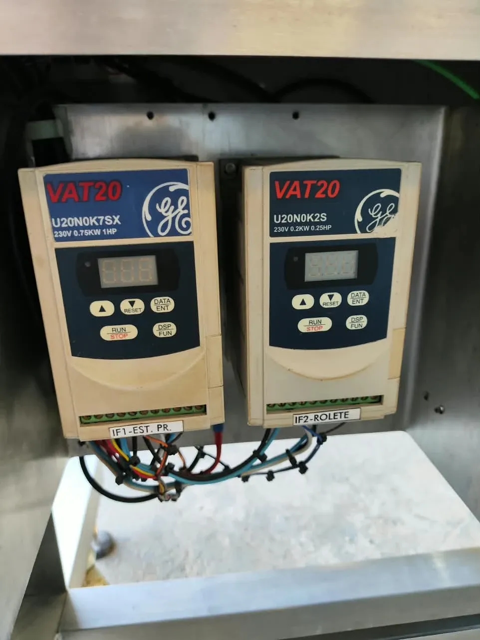 rotuladora-etiquetadora-aplicadora-selo-lacre-para-cartucho-com-3-abas-marca-tecmaes