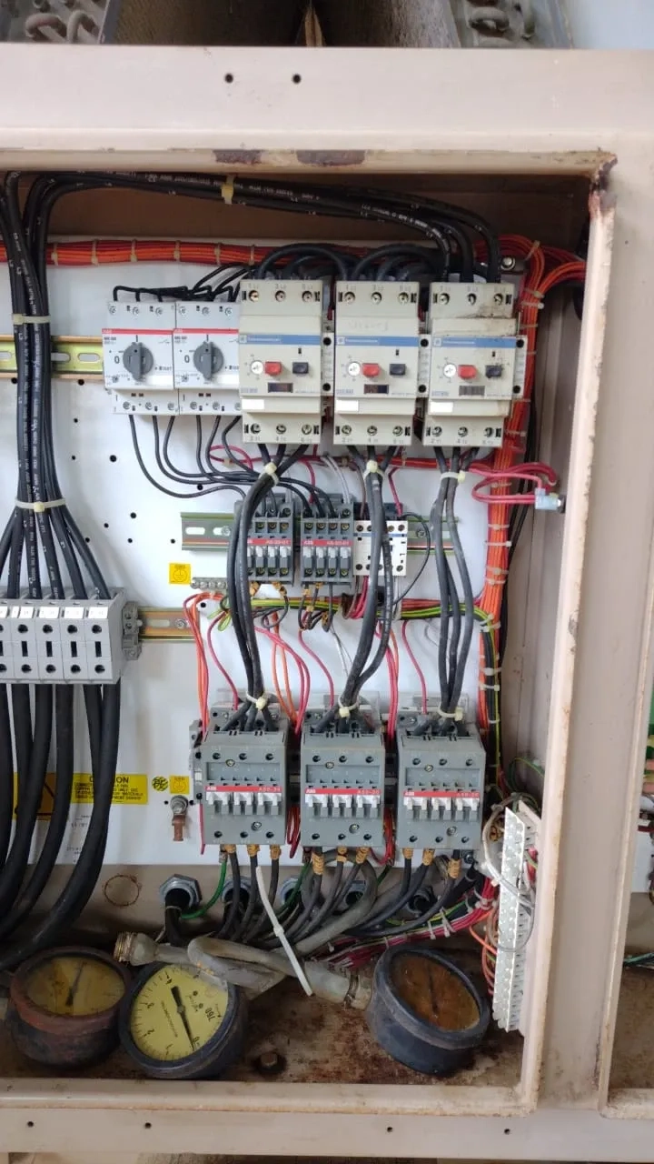 chiller-com-compressores-scroll-condensacao-ar