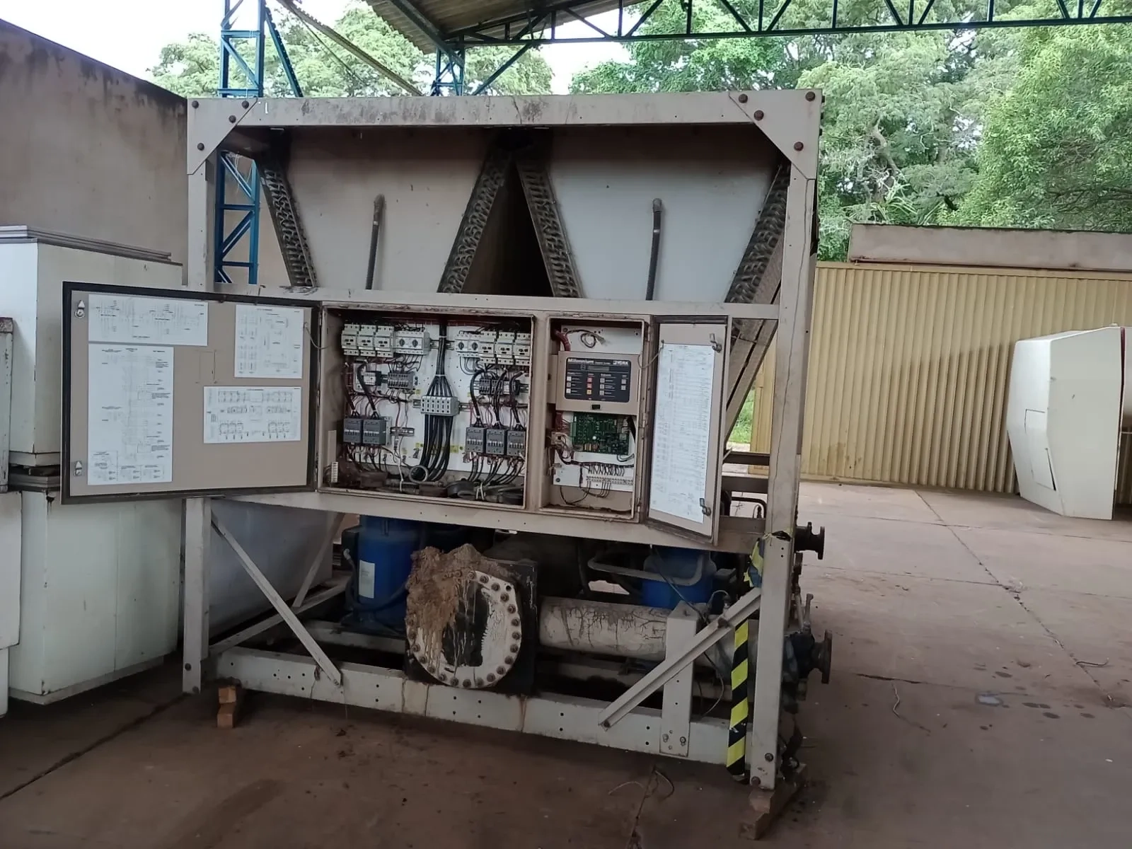 chiller-com-compressores-scroll-condensacao-ar