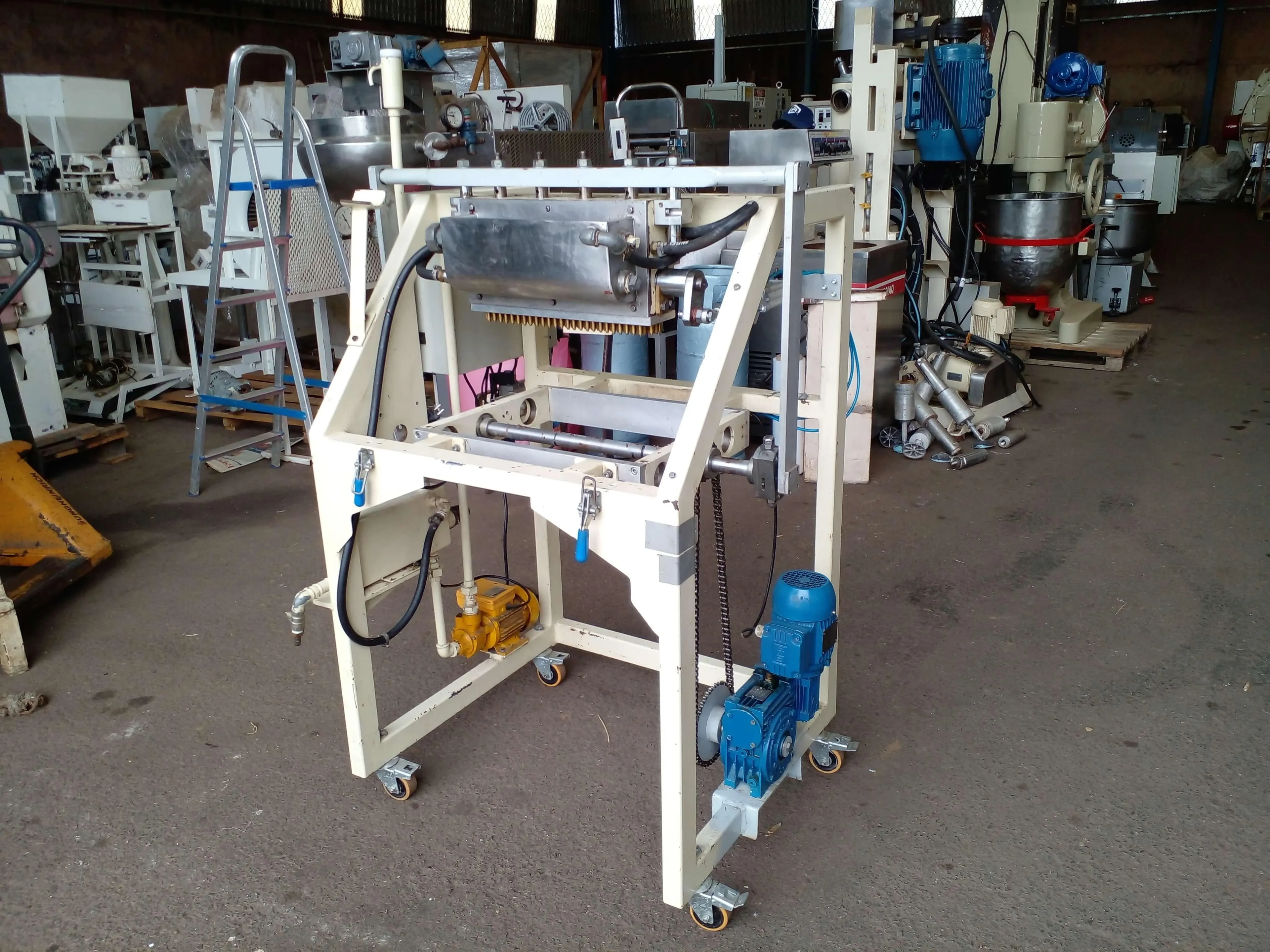 dosadora-de-gotas-de-chocolate-marca-limaq