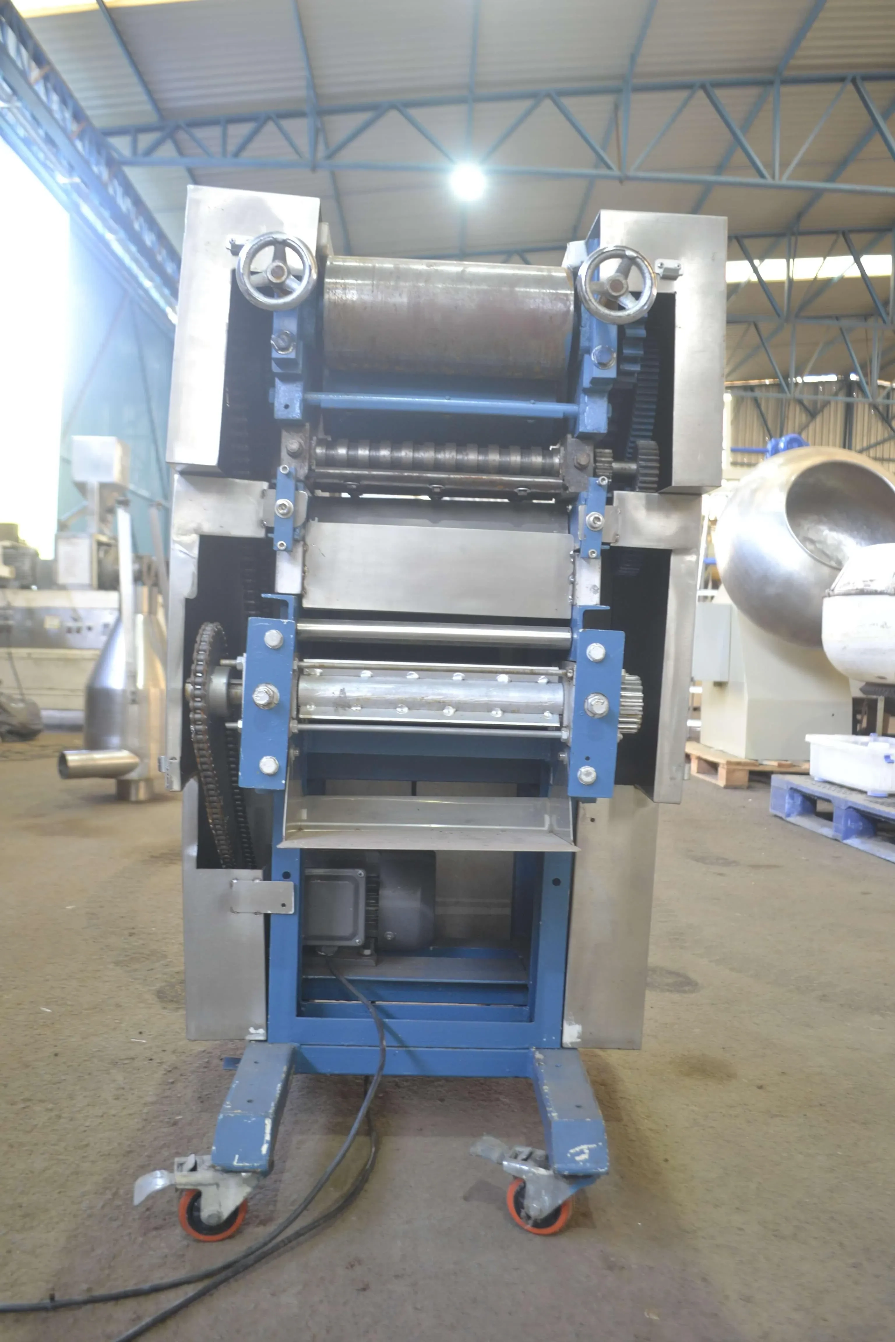 moldadora-e-cortadora-de-massinha-de-trigo-260-mm